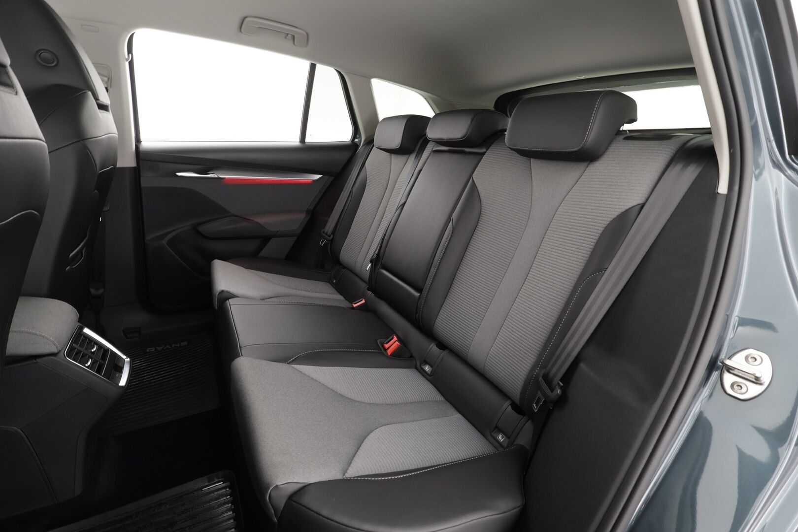 SKODA ENYAQ 2022 80x 4x4 iV * ILP / ACC / Matrix-LED / P.kamera / Navi / Kaistavahti / Digimittaristo / Keyless * - Merkkihuollettu! / Akku kuntotarkastettu SoH 94,7% - HULLUT VÄLIPÄIVÄT KORKOTARJOUS 2,49%