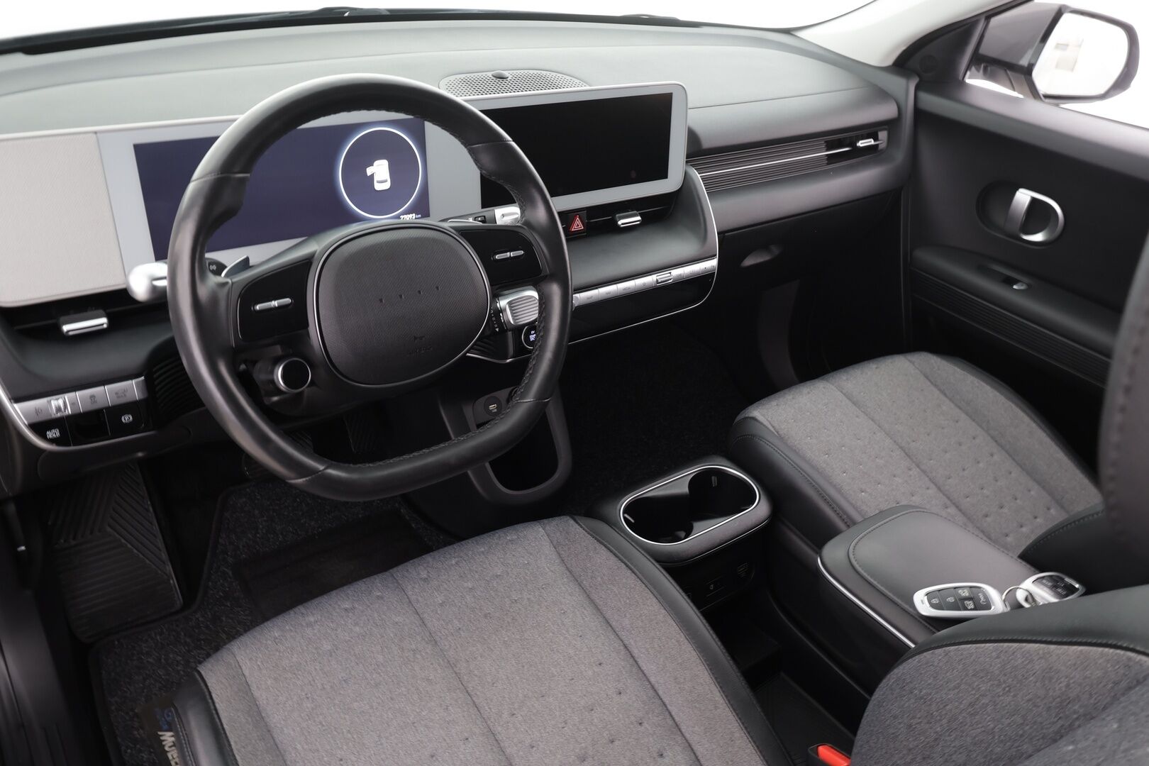 HYUNDAI IONIQ 5 2022 73kWh 305hv AWD Techniq * ACC / P.kamera / ILP / LED / Navi / Sähköpenkit / Puolinahat * - Akku kuntotarkastettu SoH 98,8% / Kahdet renkaat aluvanteilla - Osta nyt, maksa vasta ensi vuonna