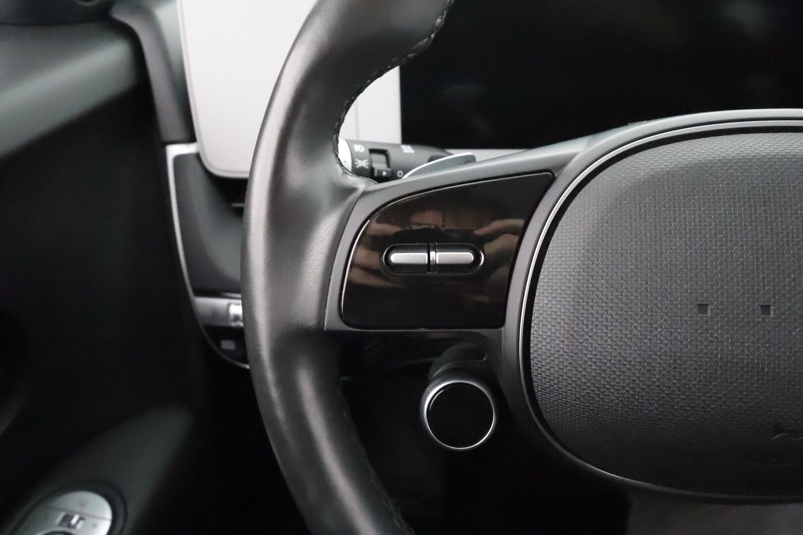 HYUNDAI IONIQ 5 2022 73kWh 305hv AWD Techniq * ACC / P.kamera / ILP / LED / Navi / Sähköpenkit / Puolinahat * - Akku kuntotarkastettu SoH 98,8% / Kahdet renkaat aluvanteilla - Osta nyt, maksa vasta ensi vuonna