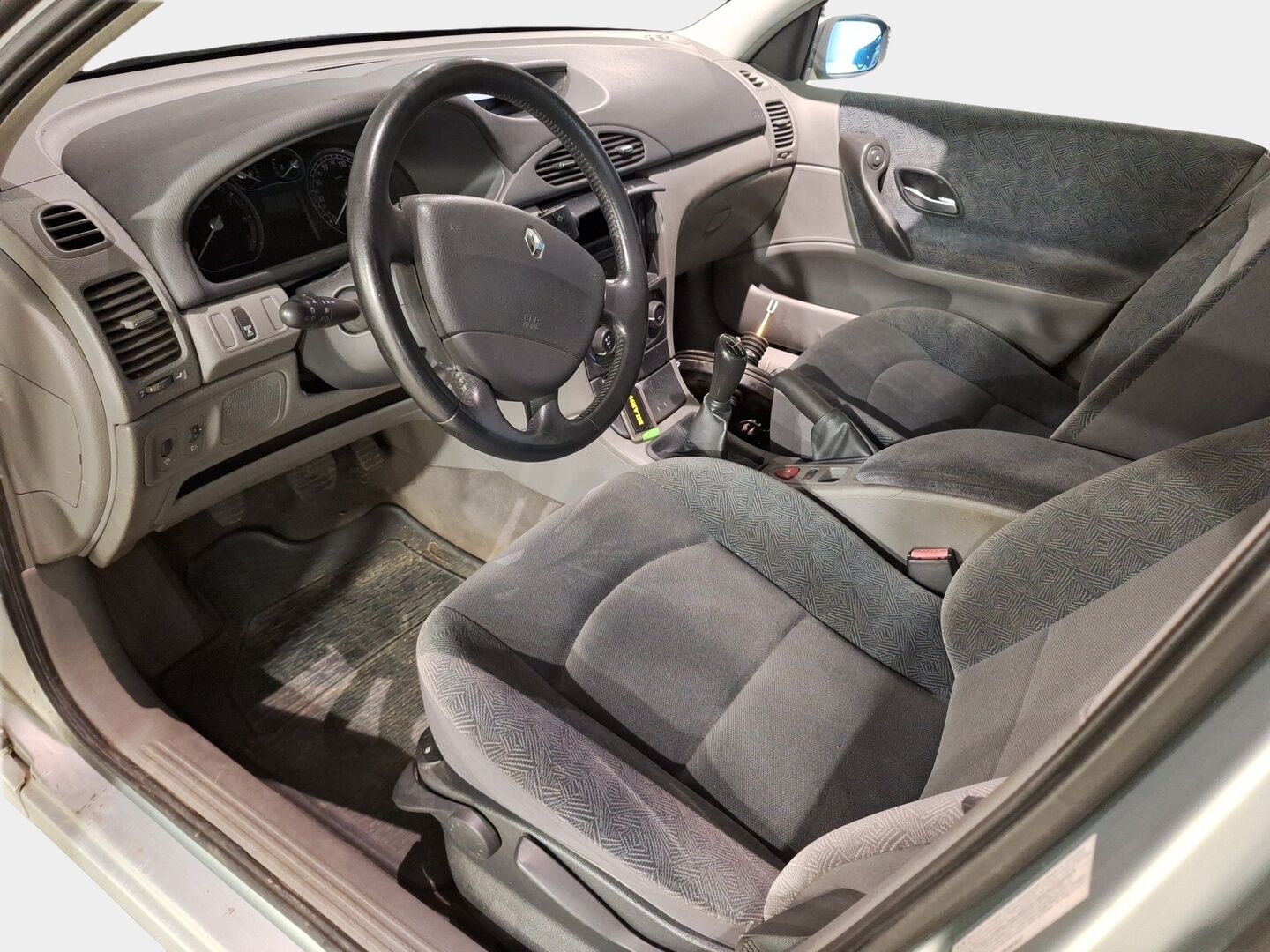 Renault Laguna 2001 4D LAGUNA HATCHBACK 1.8 - YritysOutlet - Myydään vain yrityksille - | Pientä laittoa | Lohko+sisä | 2x hyvät renkaat | 