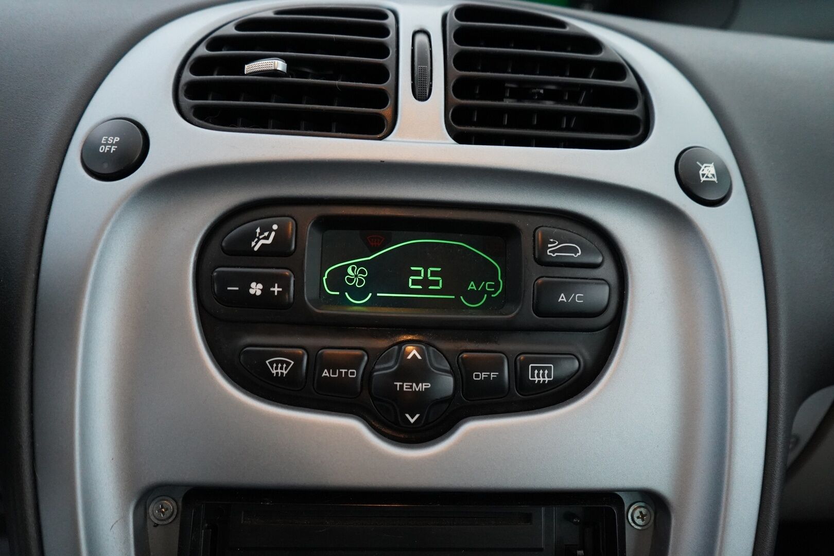 Citroen Xsara Picasso 2003 2.0I 16v AT *YritysOutlet - Myydään vain yrityksille* - Suomi-auto / Lohko / Kahdet renkaat