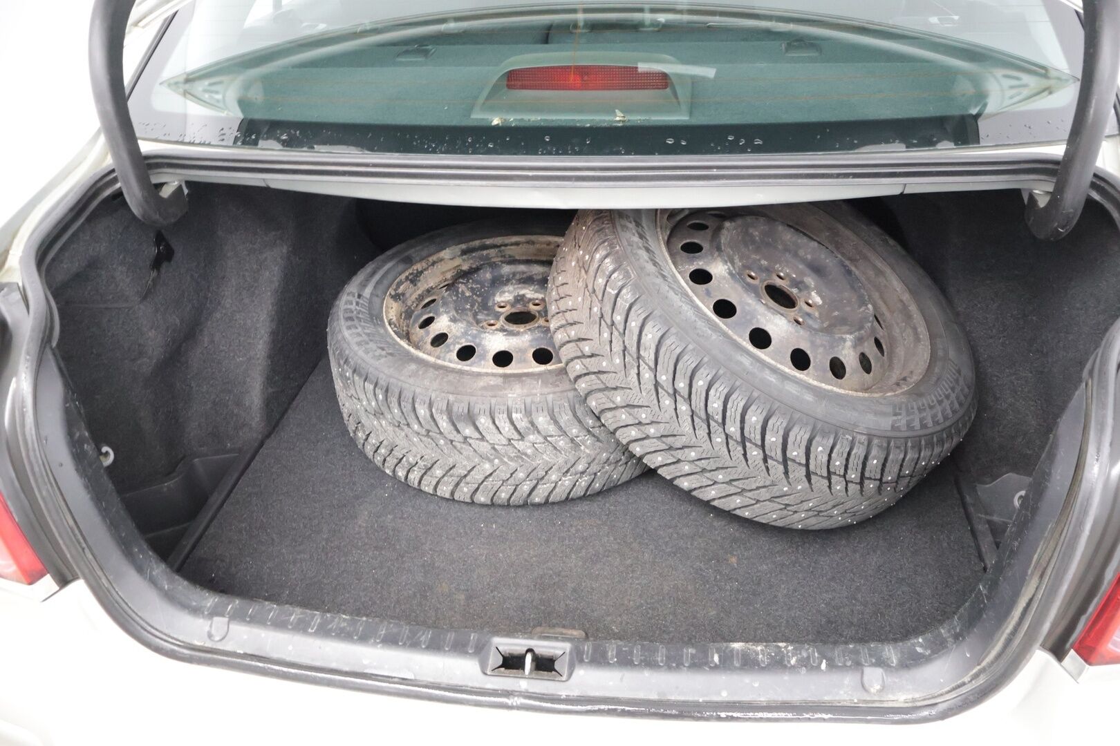 Toyota Avensis 2004 SEDAN 1.8 *MYYDÄÄN HUUTOKAUPAT.COM*