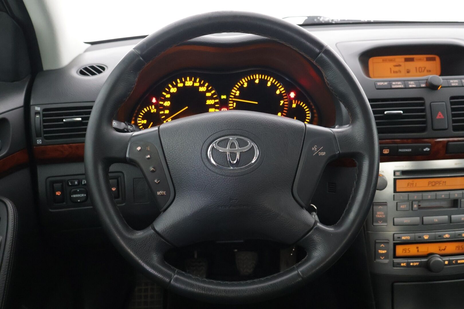 Toyota Avensis 2004 SEDAN 1.8 *MYYDÄÄN HUUTOKAUPAT.COM*
