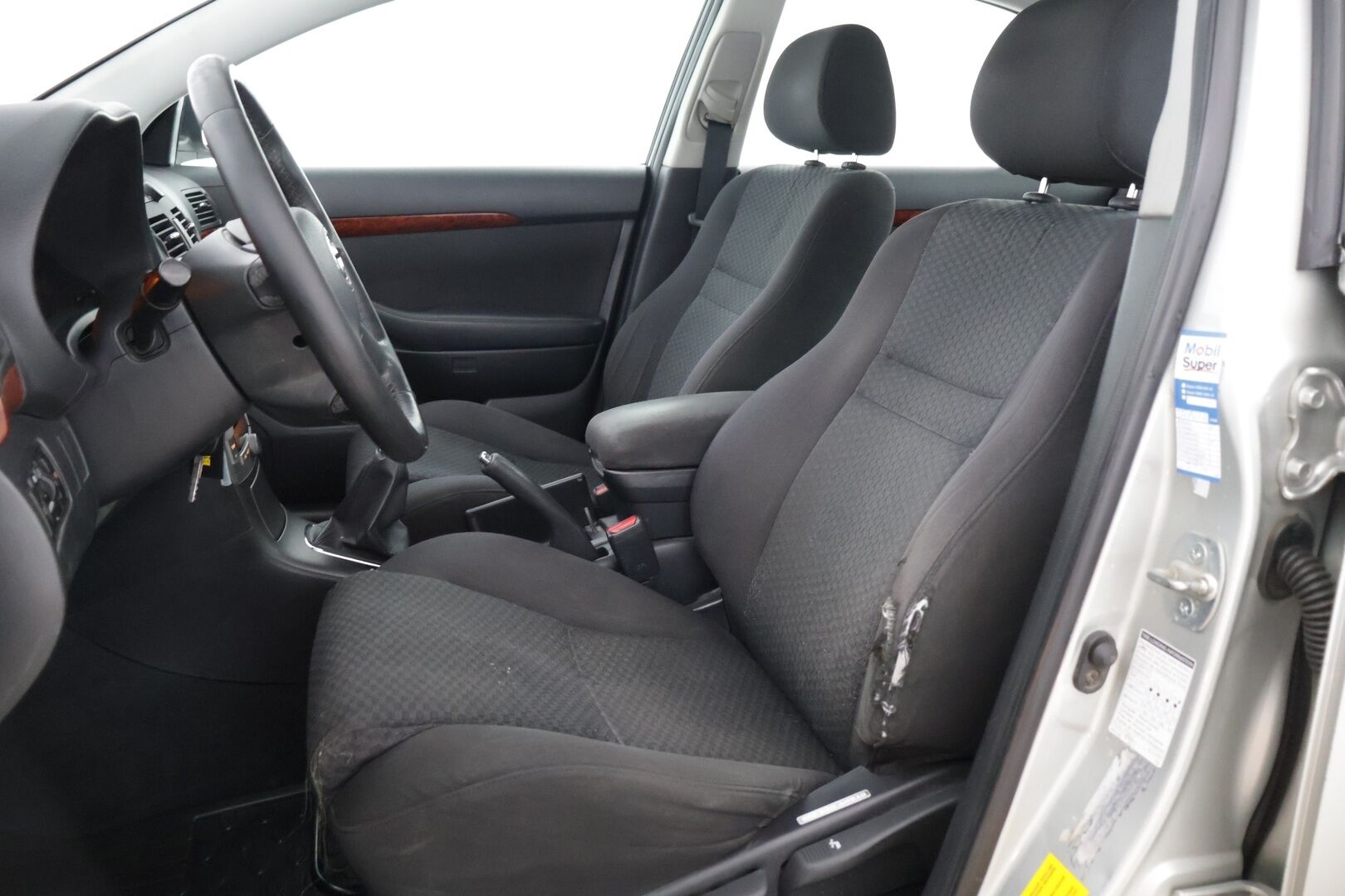 Toyota Avensis 2004 SEDAN 1.8 *MYYDÄÄN HUUTOKAUPAT.COM*