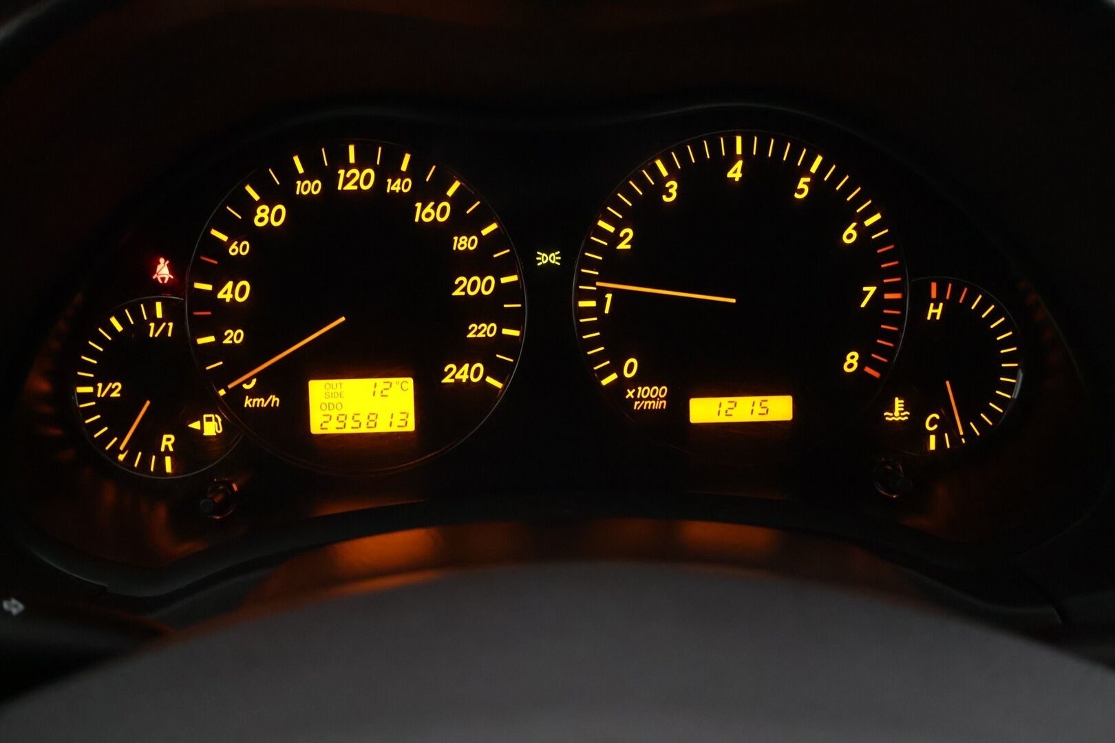 Toyota Avensis 2004 SEDAN 1.8 *MYYDÄÄN HUUTOKAUPAT.COM*