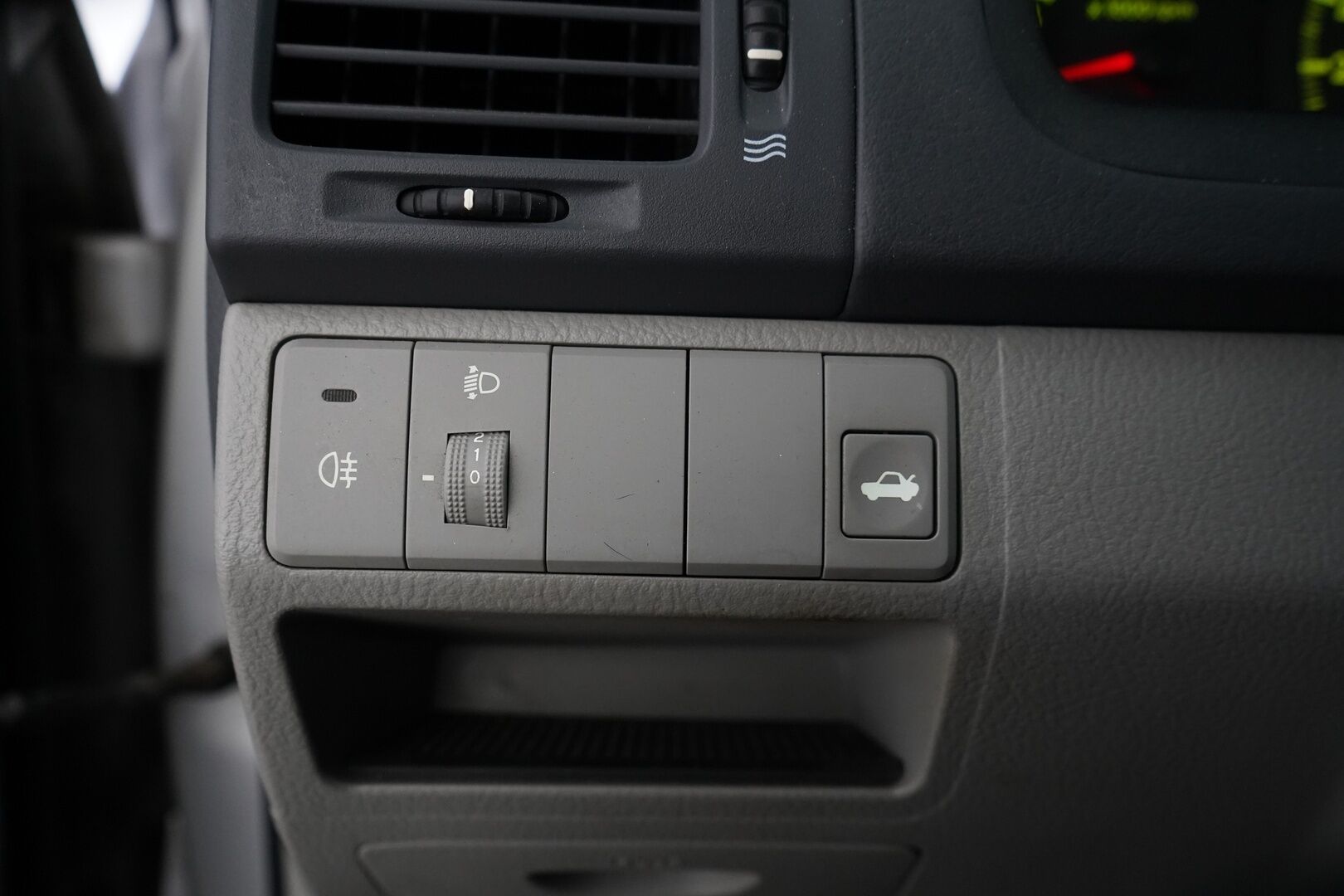 Kia Cerato 2006 4D CERATO SEDAN 1.6  MYYDÄÄN HUUTOKAUPAT.COM *Koukku / Lohkolämmitin / 2x renkaat - MYYDÄÄN HUUTOKAUPAT.COM     Suomi-auto / kahdet renkaat / Vähän ajettu