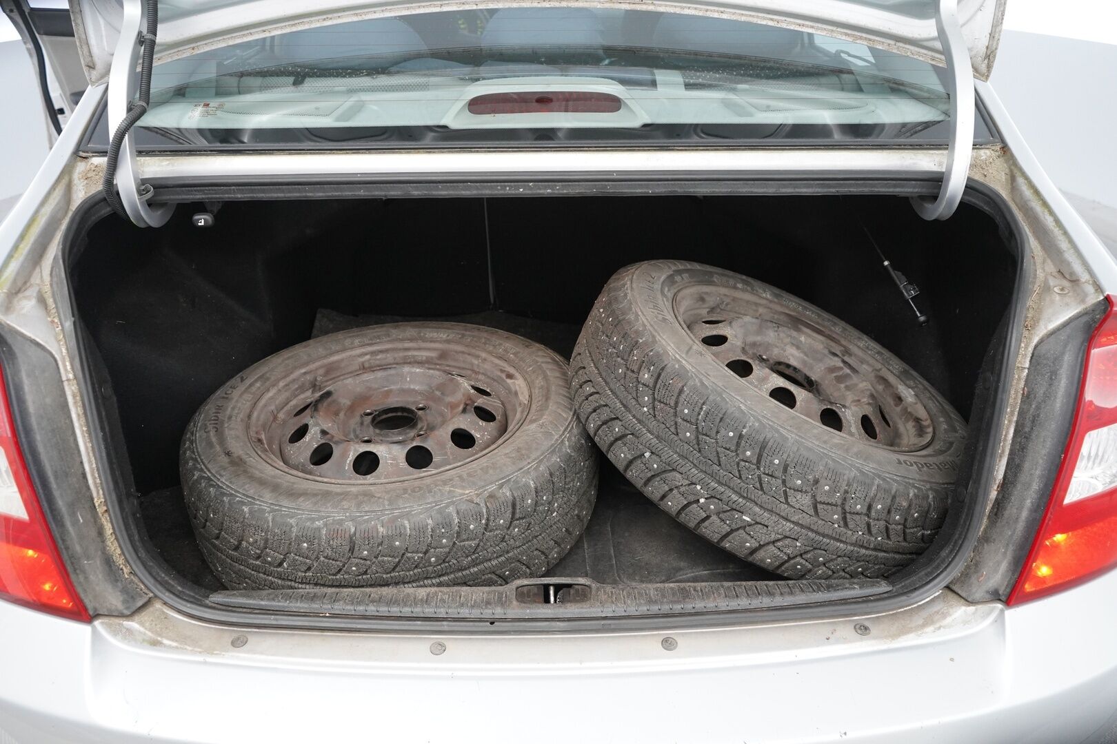 Kia Cerato 2006 4D CERATO SEDAN 1.6  MYYDÄÄN HUUTOKAUPAT.COM *Koukku / Lohkolämmitin / 2x renkaat - MYYDÄÄN HUUTOKAUPAT.COM     Suomi-auto / kahdet renkaat / Vähän ajettu