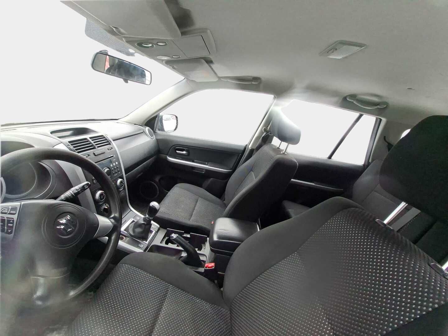 Suzuki Vitara 2007 5D GRAND VITARA STW 2.0-JTD54V-4X4/264*YritysOutlet - Myydään vain yrityksille*/ Nelikko / Vetokoukku / Kahdet renkaat aluvanteilla - *YritysOutlet - Myydään vain yrityksille*