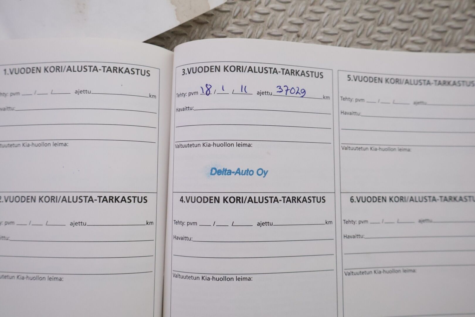 Kia cee'd 2008 1,6 LX HB 5D ** Auto myydään huudossa! - ** Pitkä leima / Kahdet asialliset renkaat **