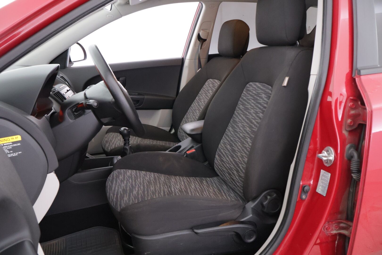 Kia cee'd 2008 1,6 LX HB 5D ** Auto myydään huudossa! - ** Pitkä leima / Kahdet asialliset renkaat **