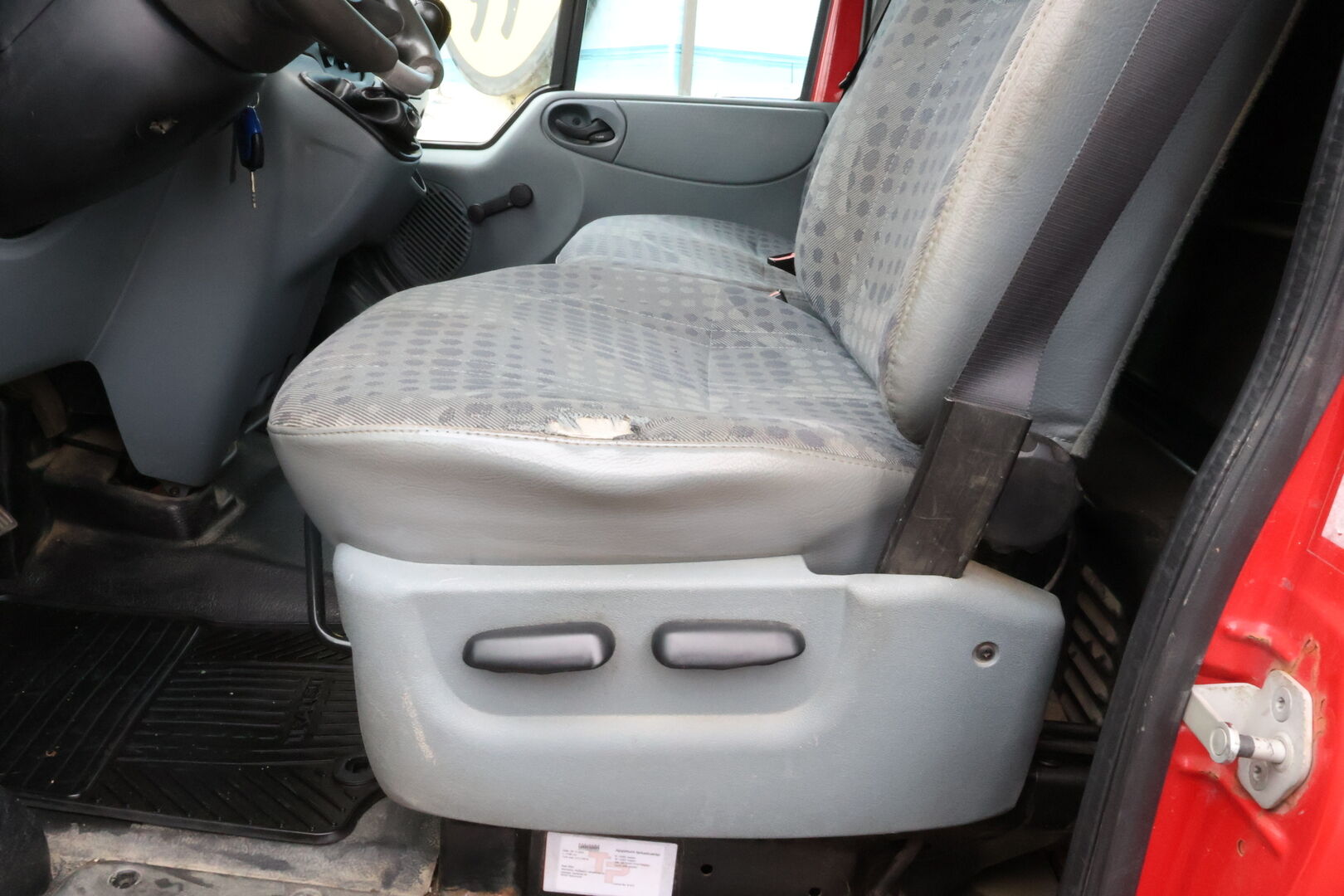 Ford Transit 2008 (BB) 2.4TDCI T350 /  Kevyt Kuorma-auto - *Katsastus 03/2026!! / Kevyt K-A / Koukku / Vähän ajettu!!* *MYYDÄÄN HUUTOKAUPAT.COMISSA!!*