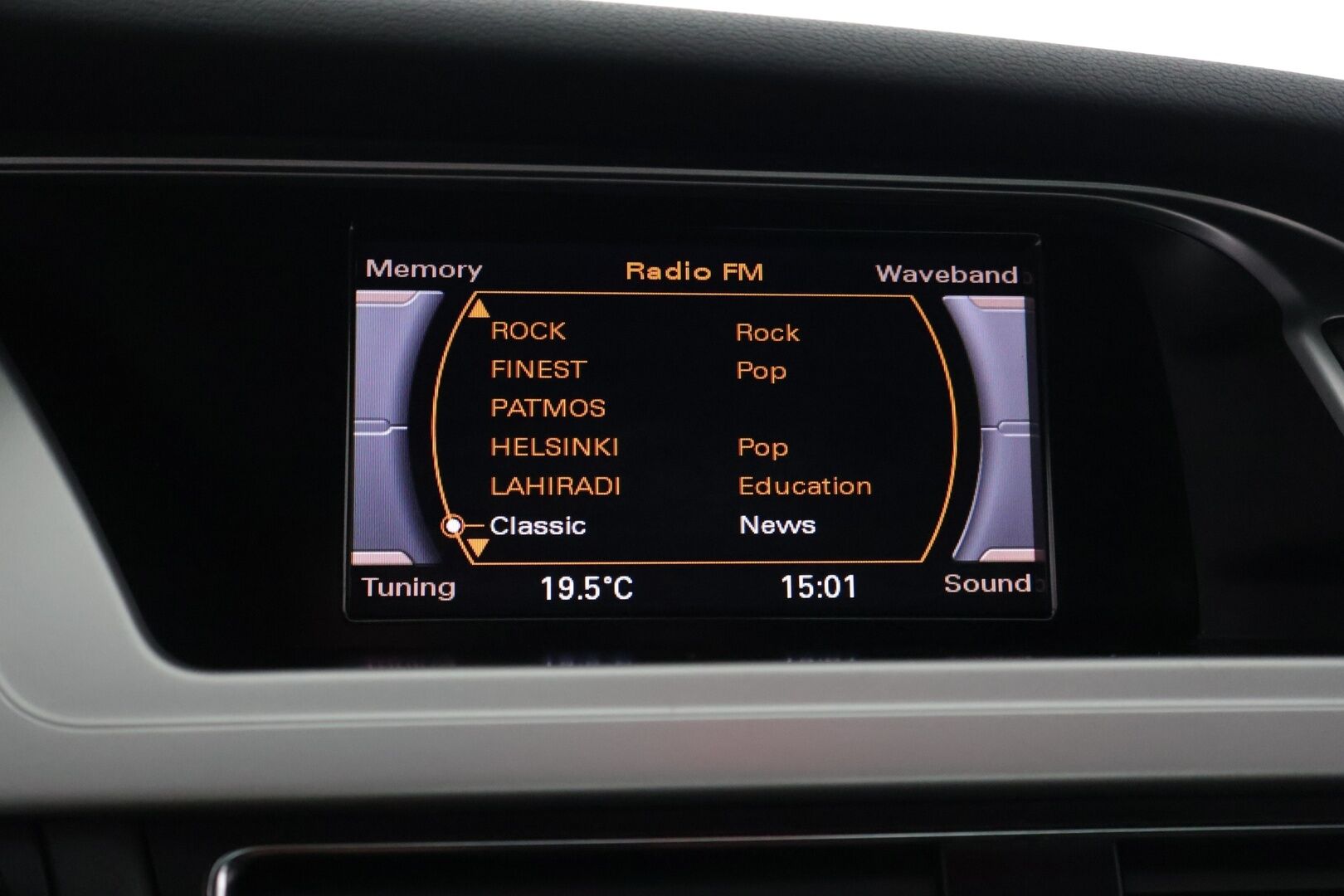 Audi A4 2009 Sedan 2,0 TDI DPF multitronic Pro Business 100-v - Irr. Vetokoukku / Urheiluistuimet / Jakopää 02/24 / Vakkari