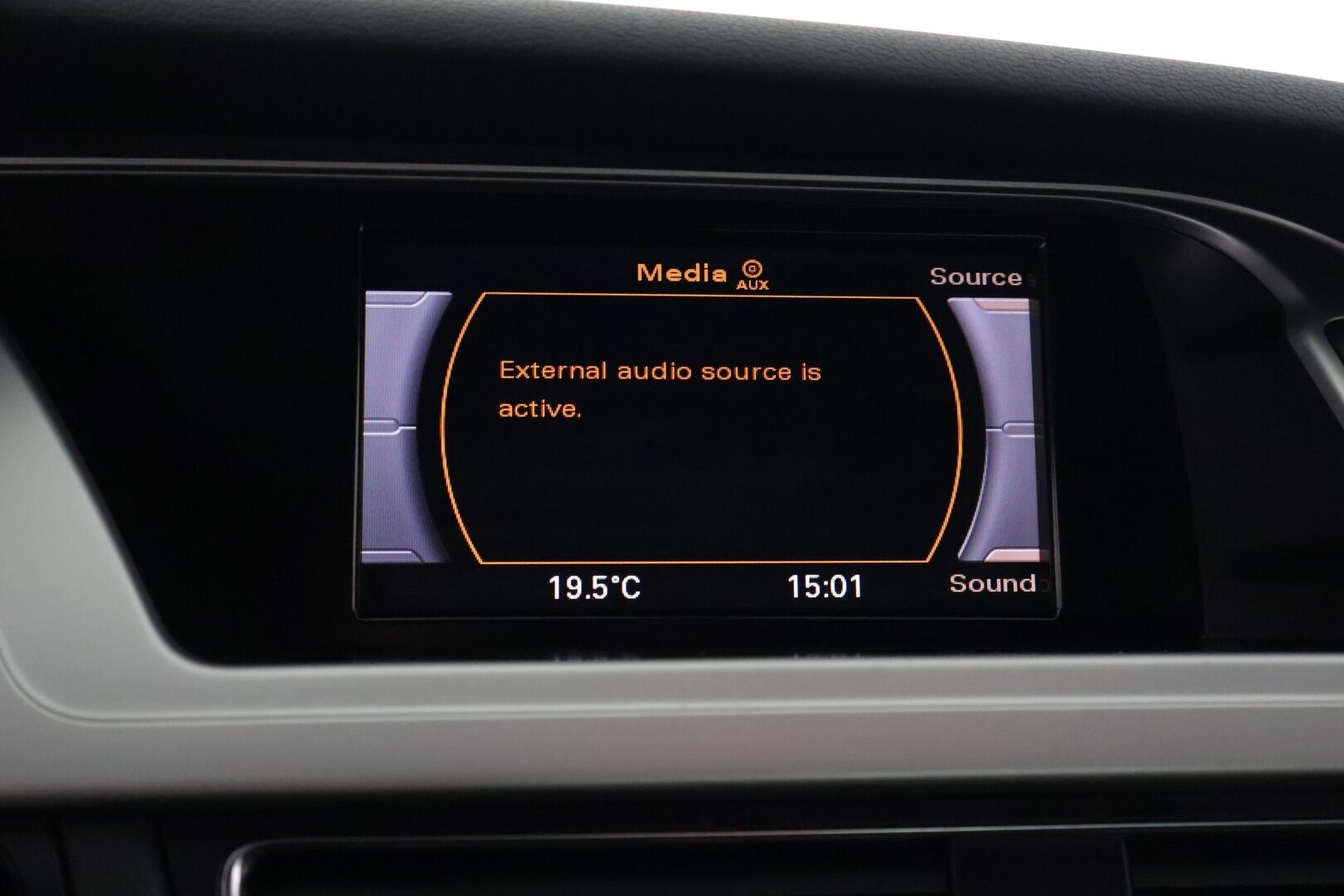 Audi A4 2009 Sedan 2,0 TDI DPF multitronic Pro Business 100-v - Irr. Vetokoukku / Urheiluistuimet / Jakopää 02/24 / Vakkari