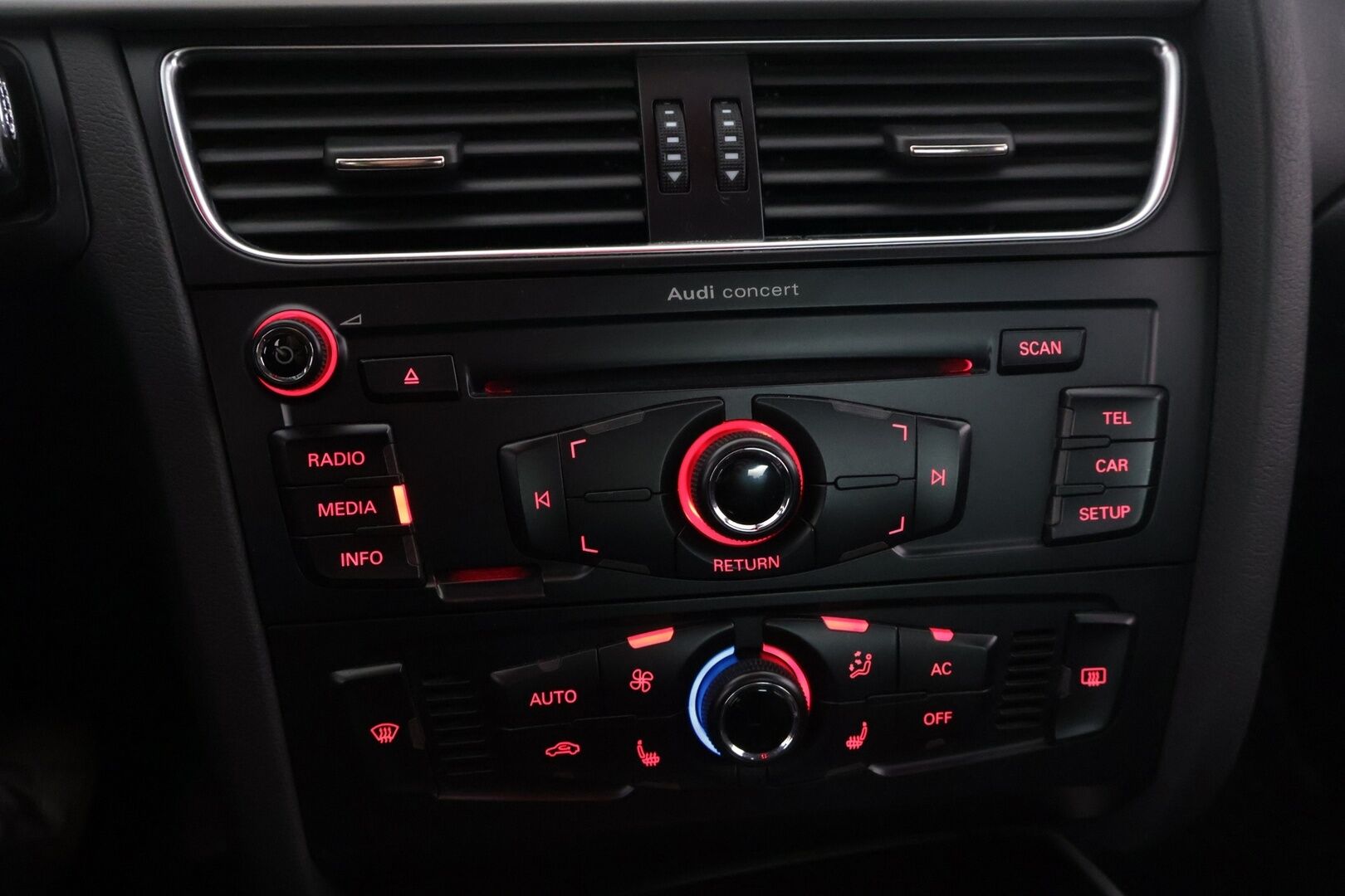 Audi A4 2009 Sedan 2,0 TDI DPF multitronic Pro Business 100-v - Irr. Vetokoukku / Urheiluistuimet / Jakopää 02/24 / Vakkari