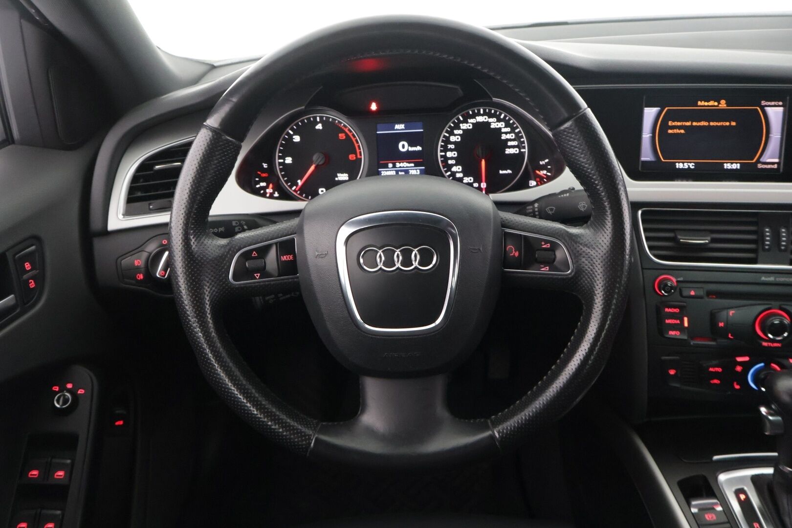Audi A4 2009 Sedan 2,0 TDI DPF multitronic Pro Business 100-v - Irr. Vetokoukku / Urheiluistuimet / Jakopää 02/24 / Vakkari