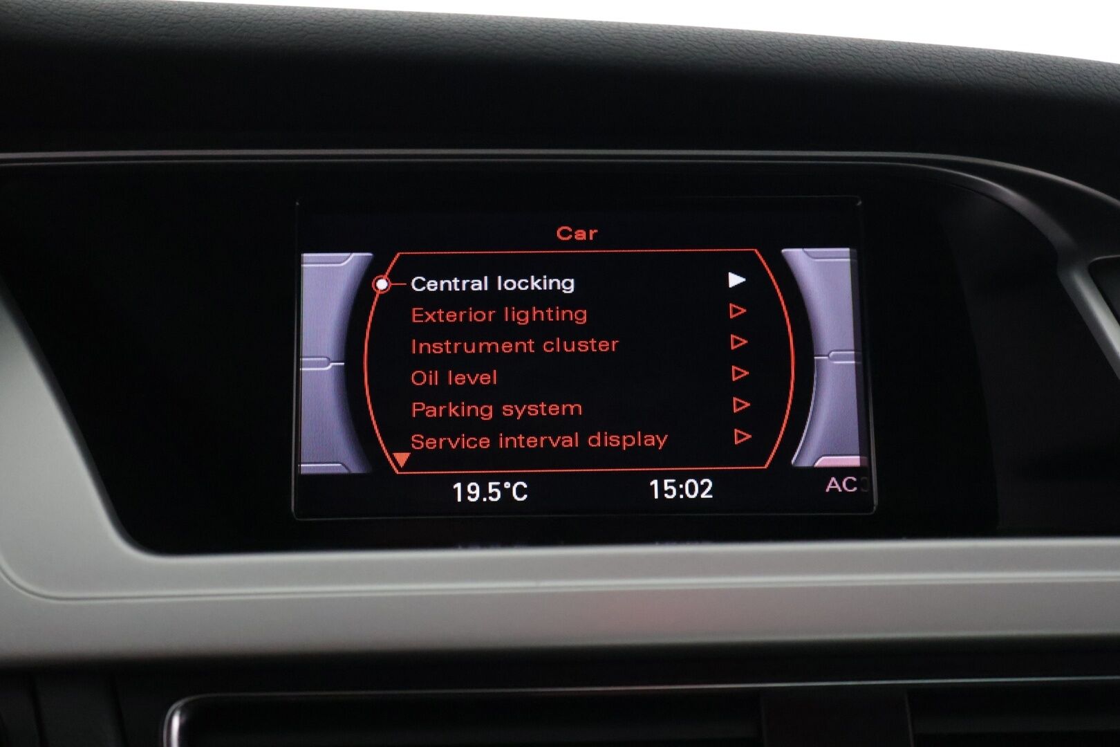 Audi A4 2009 Sedan 2,0 TDI DPF multitronic Pro Business 100-v - Irr. Vetokoukku / Urheiluistuimet / Jakopää 02/24 / Vakkari