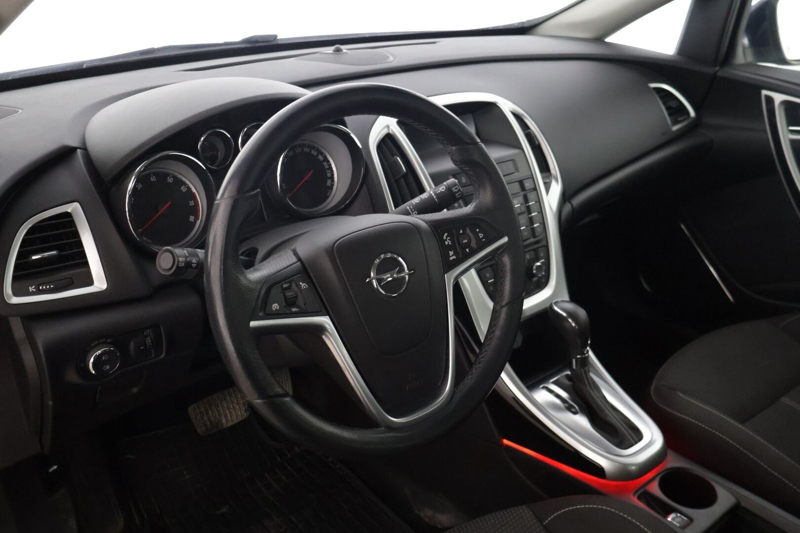 Opel Astra 2011 5-ov Sport 1,4 Turbo Ecotec 103kW AT6 YritysOutlet - Myydään vain yrityksille * Lohkoläm.+ sisätilanläm. / Vakionopeudensäädin / P. Tutka / Xenon / Vetokoukku * - Tämä auto myydään YritysOutlet -valikoimasta vain yritykselle / Viimeisin huolto 10/25 / Kahdet renkaat alumiinivanteilla!