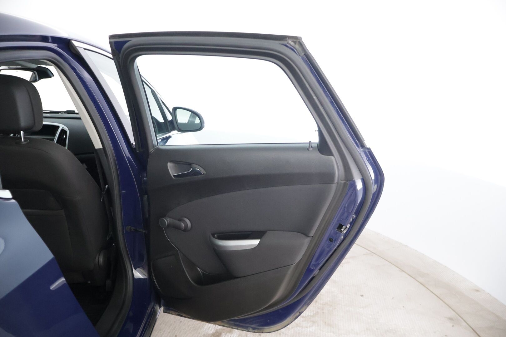 Opel Astra 2011 5-ov Sport 1,4 Turbo Ecotec 103kW AT6 YritysOutlet - Myydään vain yrityksille * Lohkoläm.+ sisätilanläm. / Vakionopeudensäädin / P. Tutka / Xenon / Vetokoukku * - Tämä auto myydään YritysOutlet -valikoimasta vain yritykselle / Viimeisin huolto 10/25 / Kahdet renkaat alumiinivanteilla!