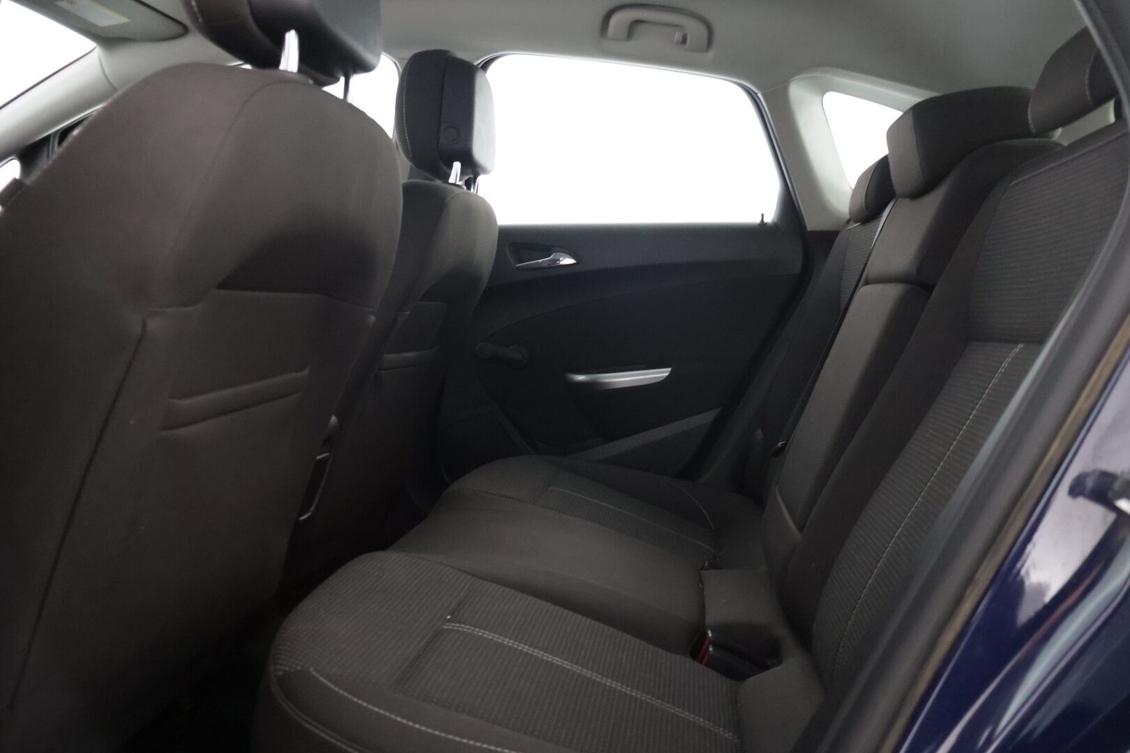 Opel Astra 2011 5-ov Sport 1,4 Turbo Ecotec 103kW AT6 YritysOutlet - Myydään vain yrityksille * Lohkoläm.+ sisätilanläm. / Vakionopeudensäädin / P. Tutka / Xenon / Vetokoukku * - Tämä auto myydään YritysOutlet -valikoimasta vain yritykselle / Viimeisin huolto 10/25 / Kahdet renkaat alumiinivanteilla!