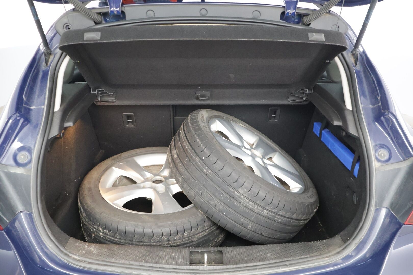 Opel Astra 2011 5-ov Sport 1,4 Turbo Ecotec 103kW AT6 YritysOutlet - Myydään vain yrityksille * Lohkoläm.+ sisätilanläm. / Vakionopeudensäädin / P. Tutka / Xenon / Vetokoukku * - Tämä auto myydään YritysOutlet -valikoimasta vain yritykselle / Viimeisin huolto 10/25 / Kahdet renkaat alumiinivanteilla!