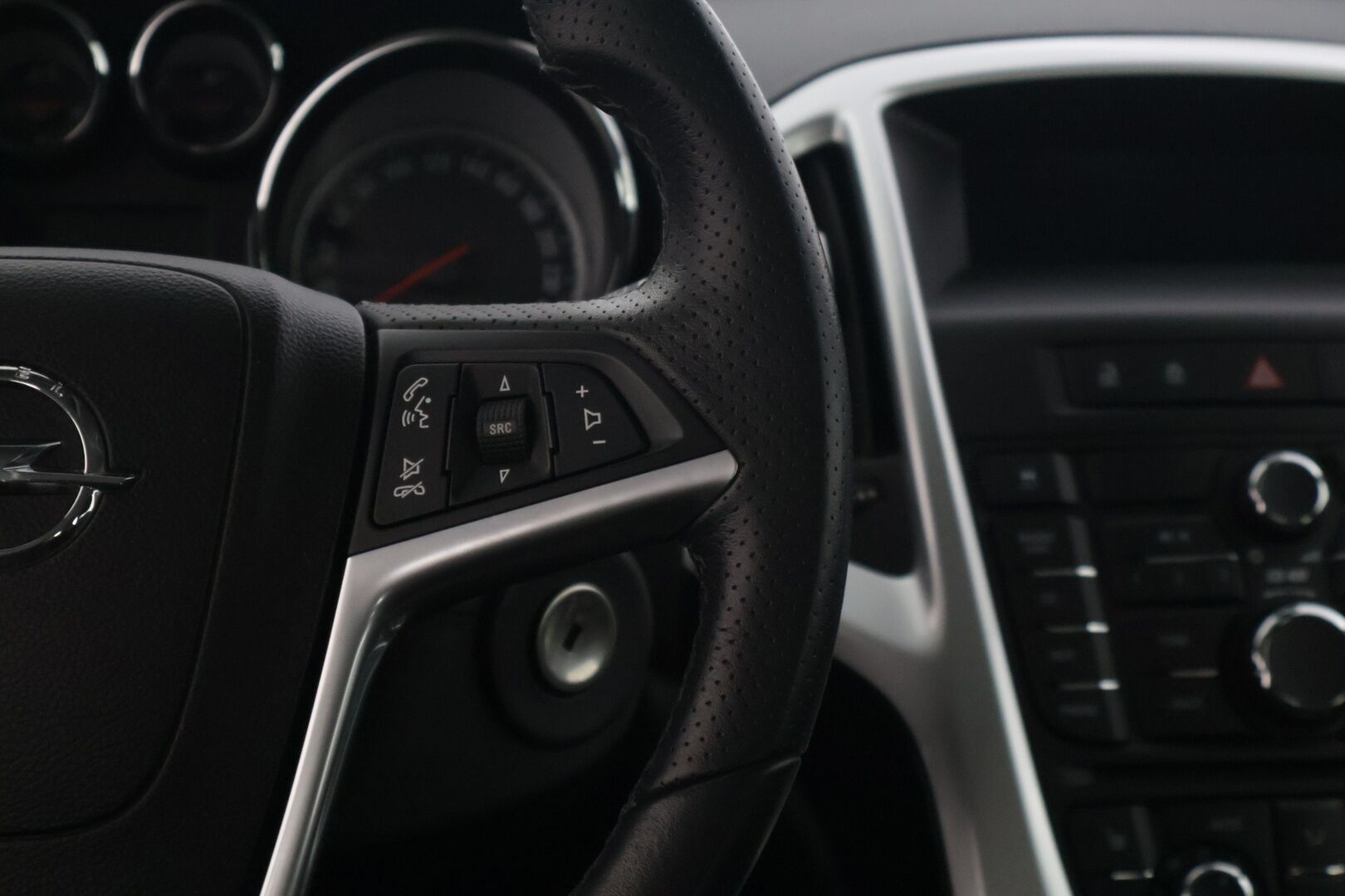 Opel Astra 2011 5-ov Sport 1,4 Turbo Ecotec 103kW AT6 YritysOutlet - Myydään vain yrityksille * Lohkoläm.+ sisätilanläm. / Vakionopeudensäädin / P. Tutka / Xenon / Vetokoukku * - Tämä auto myydään YritysOutlet -valikoimasta vain yritykselle / Viimeisin huolto 10/25 / Kahdet renkaat alumiinivanteilla!