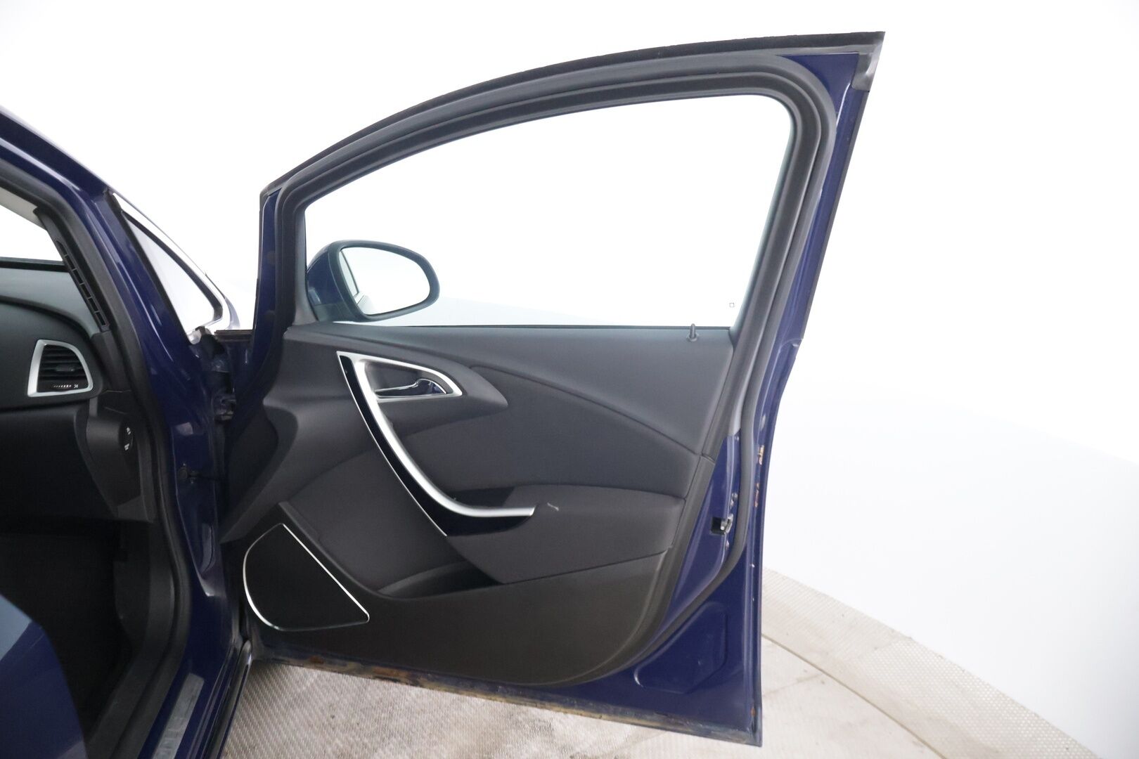 Opel Astra 2011 5-ov Sport 1,4 Turbo Ecotec 103kW AT6 YritysOutlet - Myydään vain yrityksille * Lohkoläm.+ sisätilanläm. / Vakionopeudensäädin / P. Tutka / Xenon / Vetokoukku * - Tämä auto myydään YritysOutlet -valikoimasta vain yritykselle / Viimeisin huolto 10/25 / Kahdet renkaat alumiinivanteilla!