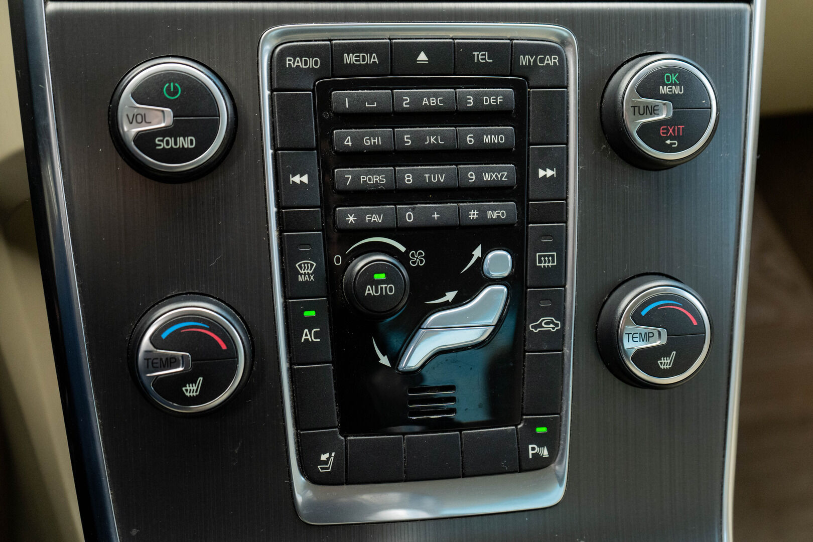 Volvo S60 2011 D3 Summum Business *Webasto / Muistipenkki / Nahat / Koukku / BT* - Suomiauto / Hyvät Hakkapeliitta 9 Nastat / Juuri Leimattu ja huollettu