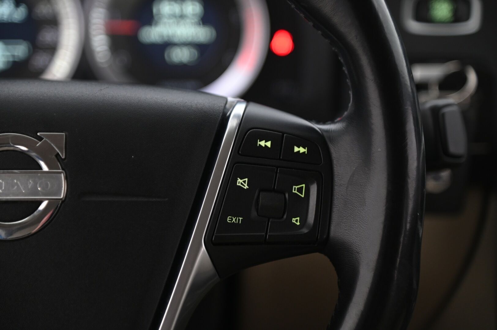 Volvo S60 2011 D3 Summum Business *Webasto / Muistipenkki / Nahat / Koukku / BT* - Suomiauto / Hyvät Hakkapeliitta 9 Nastat / Juuri Leimattu ja huollettu