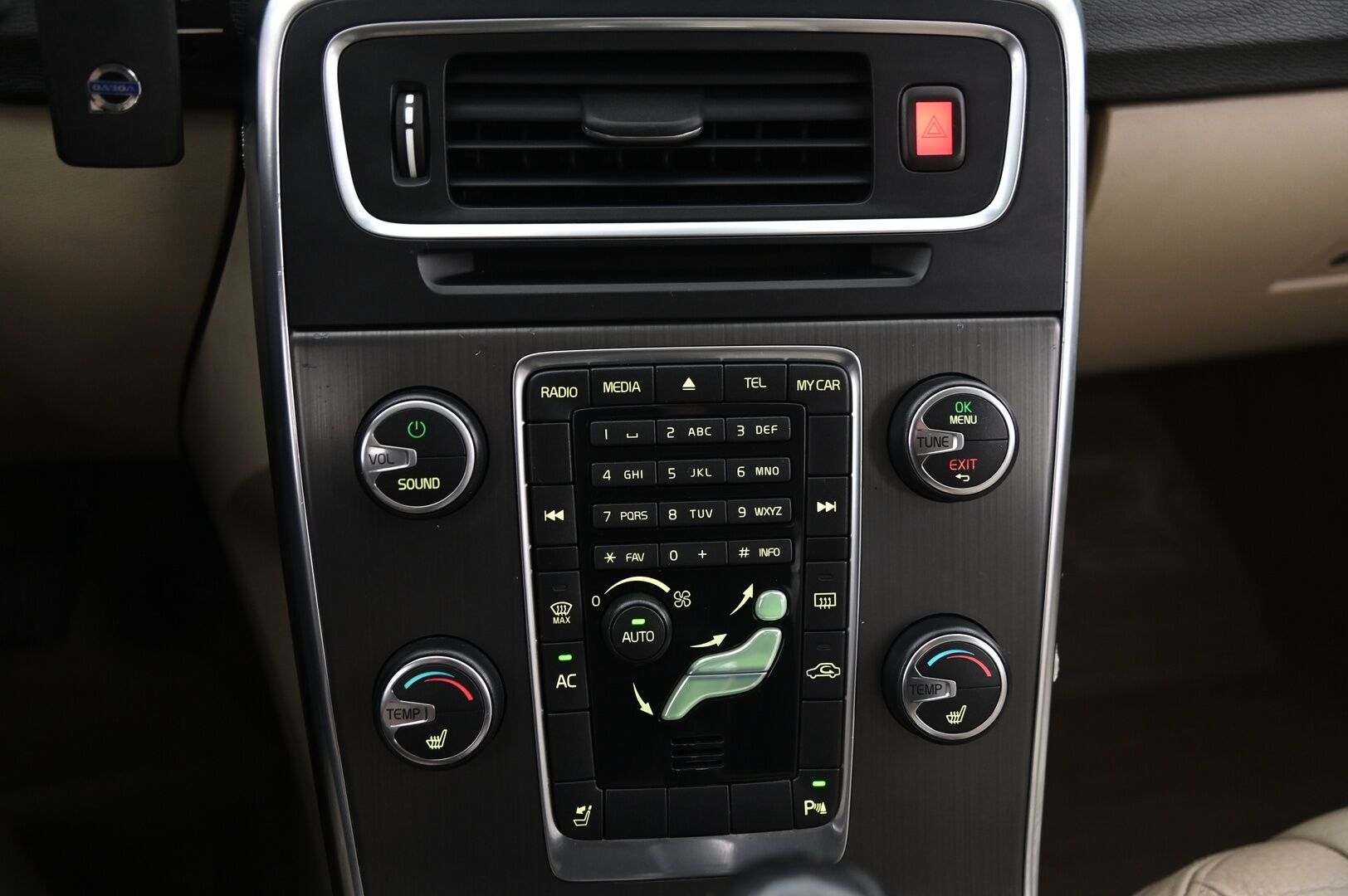 Volvo S60 2011 D3 Summum Business *Webasto / Muistipenkki / Nahat / Koukku / BT* - Suomiauto / Hyvät Hakkapeliitta 9 Nastat / Juuri Leimattu ja huollettu