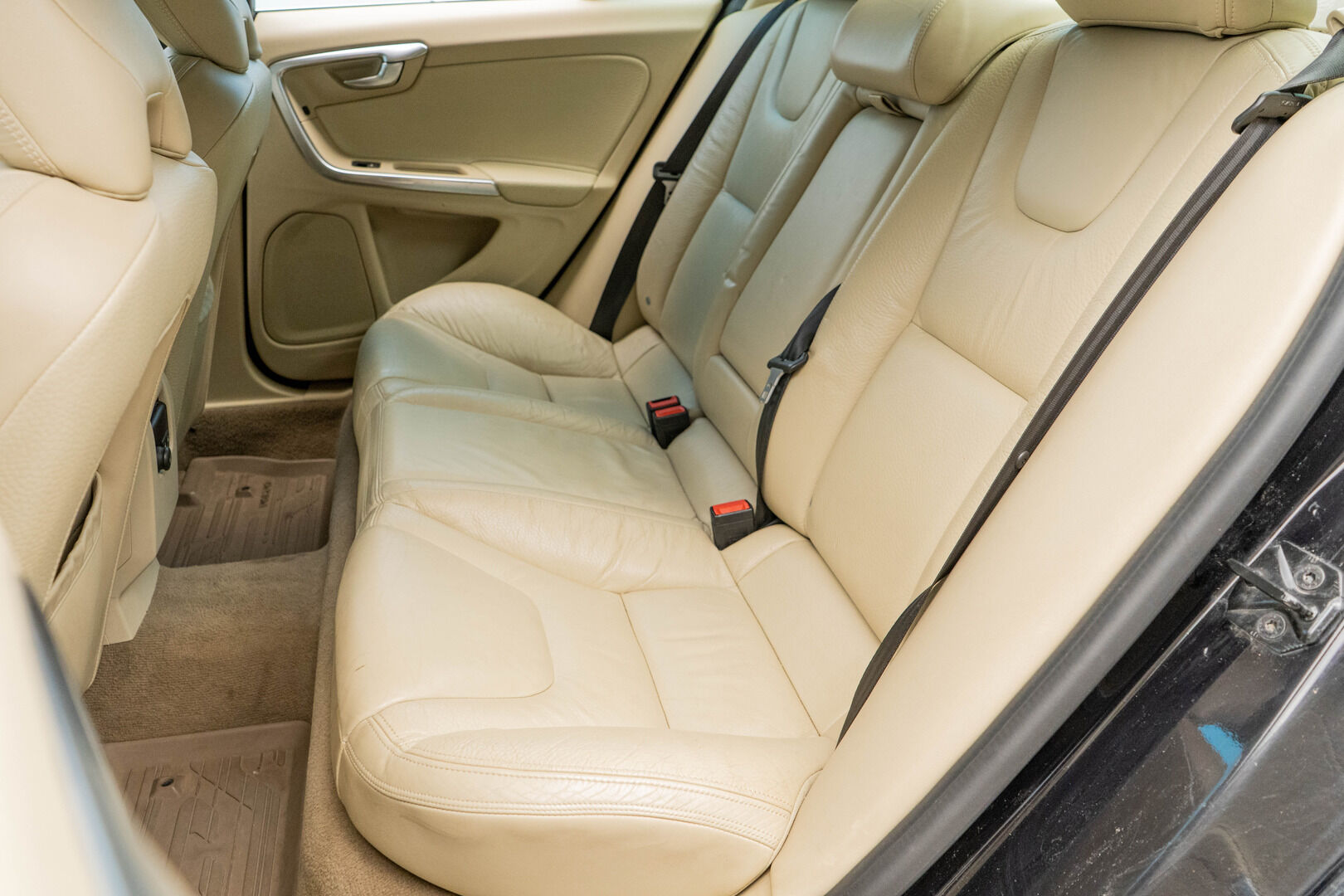 Volvo S60 2011 D3 Summum Business *Webasto / Muistipenkki / Nahat / Koukku / BT* - Suomiauto / Hyvät Hakkapeliitta 9 Nastat / Juuri Leimattu ja huollettu