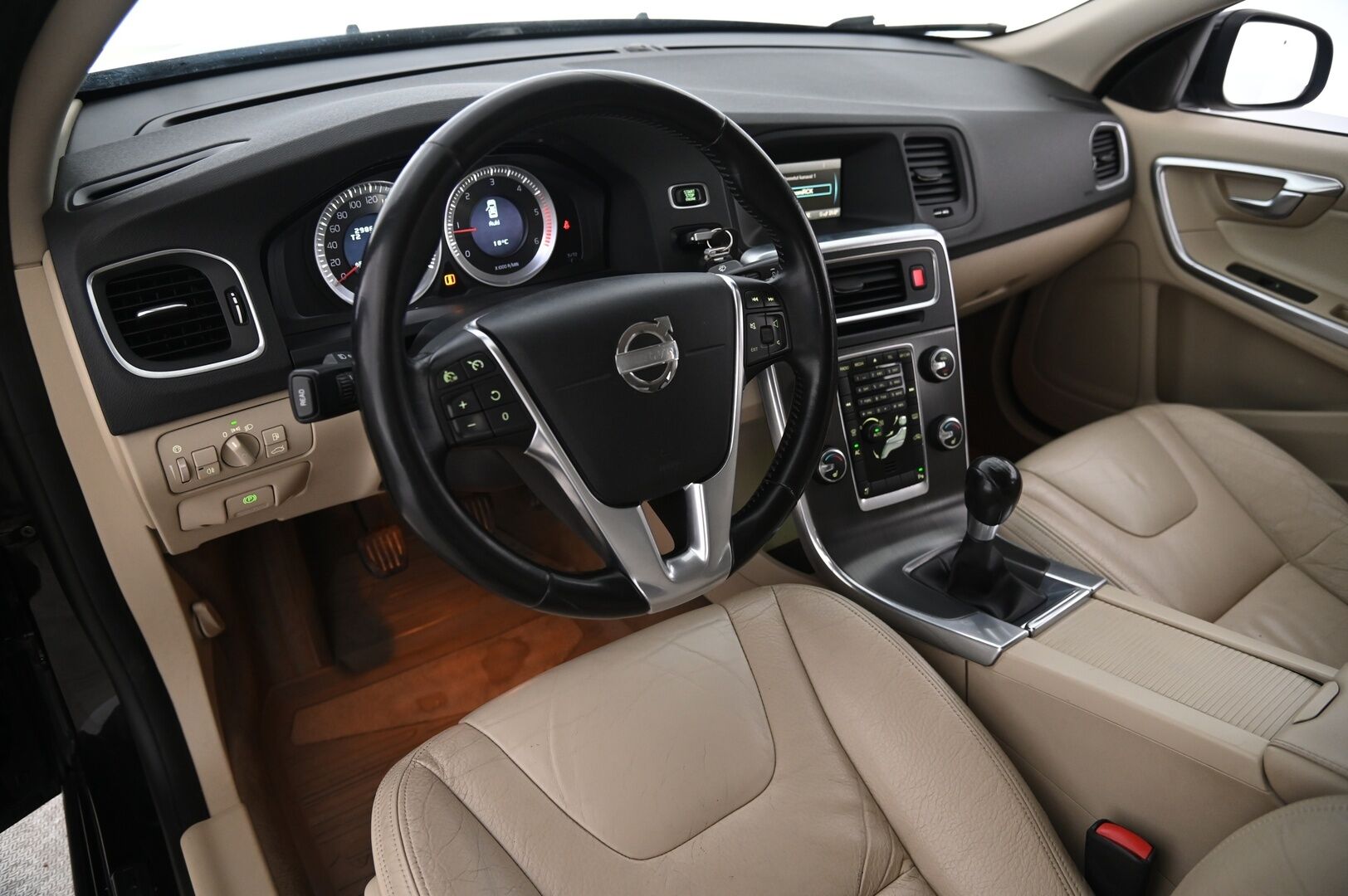 Volvo S60 2011 D3 Summum Business *Webasto / Muistipenkki / Nahat / Koukku / BT* - Suomiauto / Hyvät Hakkapeliitta 9 Nastat / Juuri Leimattu ja huollettu