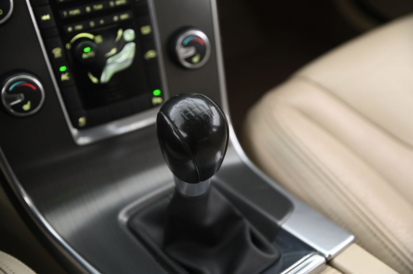 Volvo S60 2011 D3 Summum Business *Webasto / Muistipenkki / Nahat / Koukku / BT* - Suomiauto / Hyvät Hakkapeliitta 9 Nastat / Juuri Leimattu ja huollettu