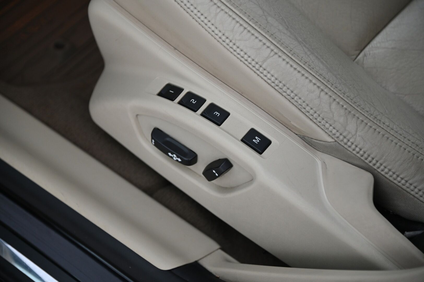 Volvo S60 2011 D3 Summum Business *Webasto / Muistipenkki / Nahat / Koukku / BT* - Suomiauto / Hyvät Hakkapeliitta 9 Nastat / Juuri Leimattu ja huollettu