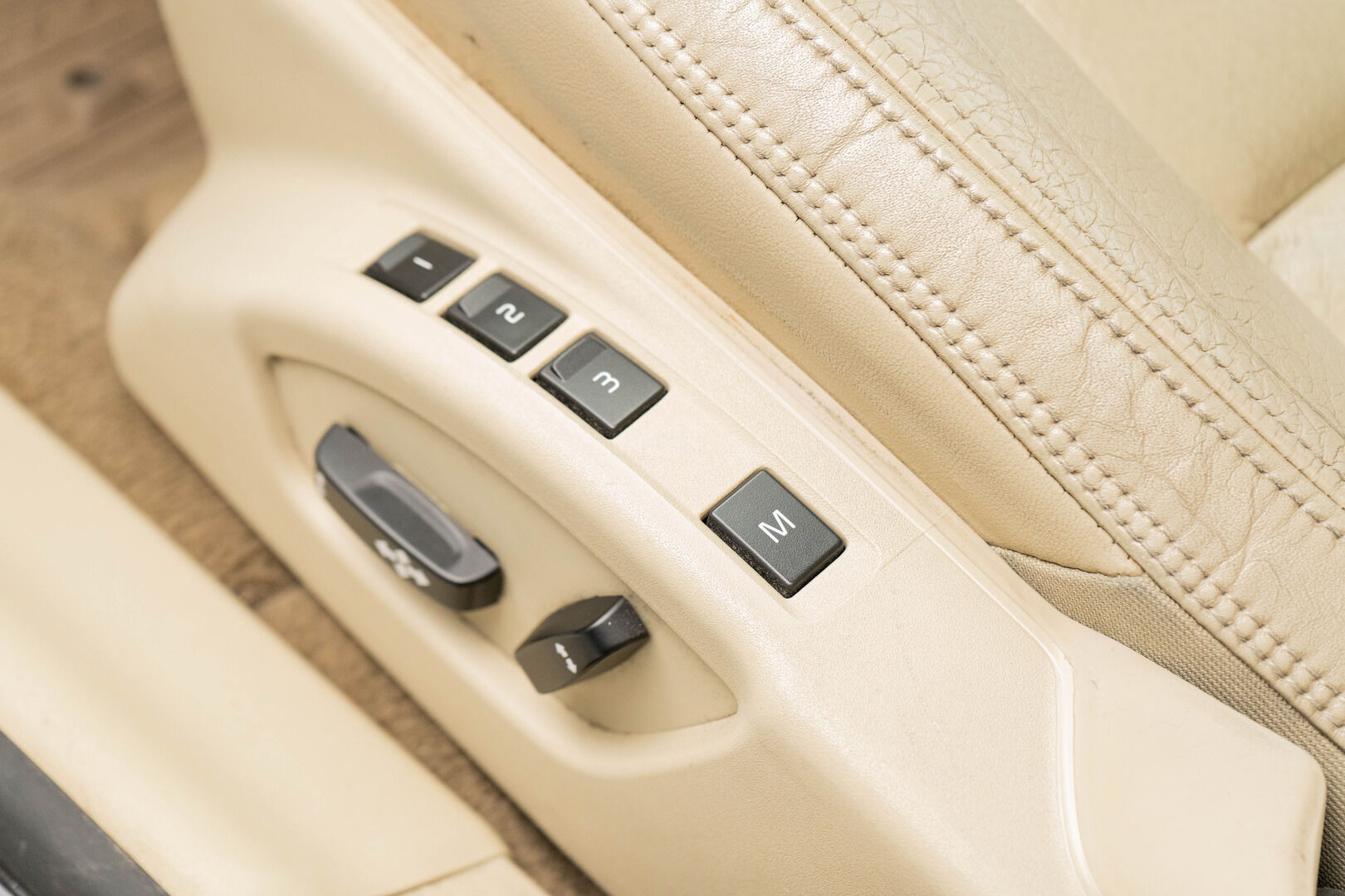 Volvo S60 2011 D3 Summum Business *Webasto / Muistipenkki / Nahat / Koukku / BT* - Suomiauto / Hyvät Hakkapeliitta 9 Nastat / Juuri Leimattu ja huollettu