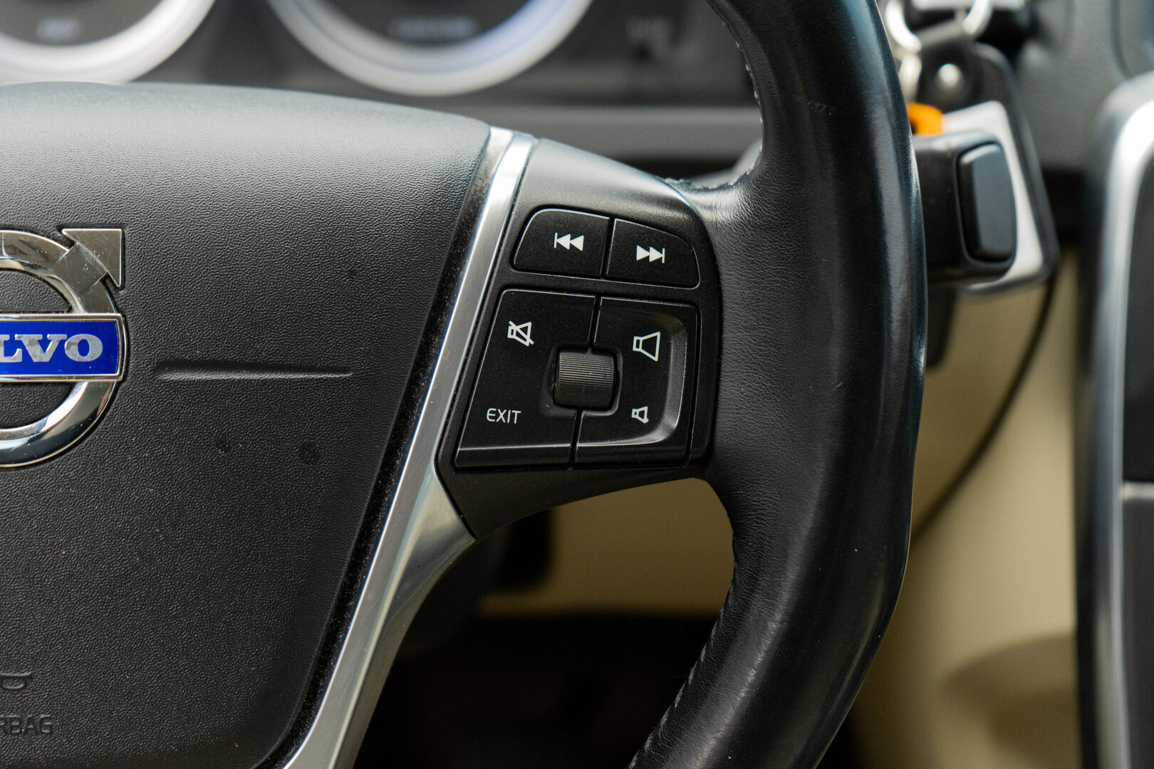 Volvo S60 2011 D3 Summum Business *Webasto / Muistipenkki / Nahat / Koukku / BT* - Suomiauto / Hyvät Hakkapeliitta 9 Nastat / Juuri Leimattu ja huollettu