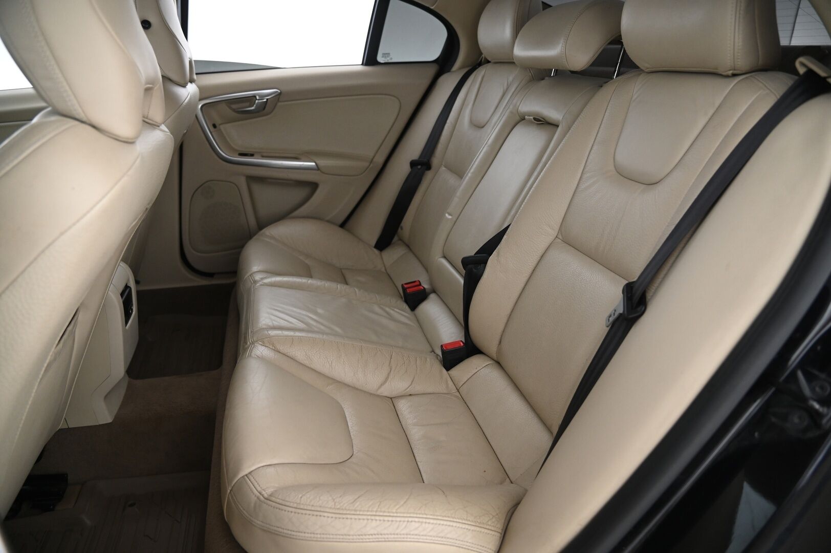 Volvo S60 2011 D3 Summum Business *Webasto / Muistipenkki / Nahat / Koukku / BT* - Suomiauto / Hyvät Hakkapeliitta 9 Nastat / Juuri Leimattu ja huollettu