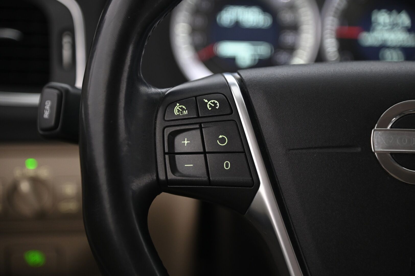 Volvo S60 2011 D3 Summum Business *Webasto / Muistipenkki / Nahat / Koukku / BT* - Suomiauto / Hyvät Hakkapeliitta 9 Nastat / Juuri Leimattu ja huollettu