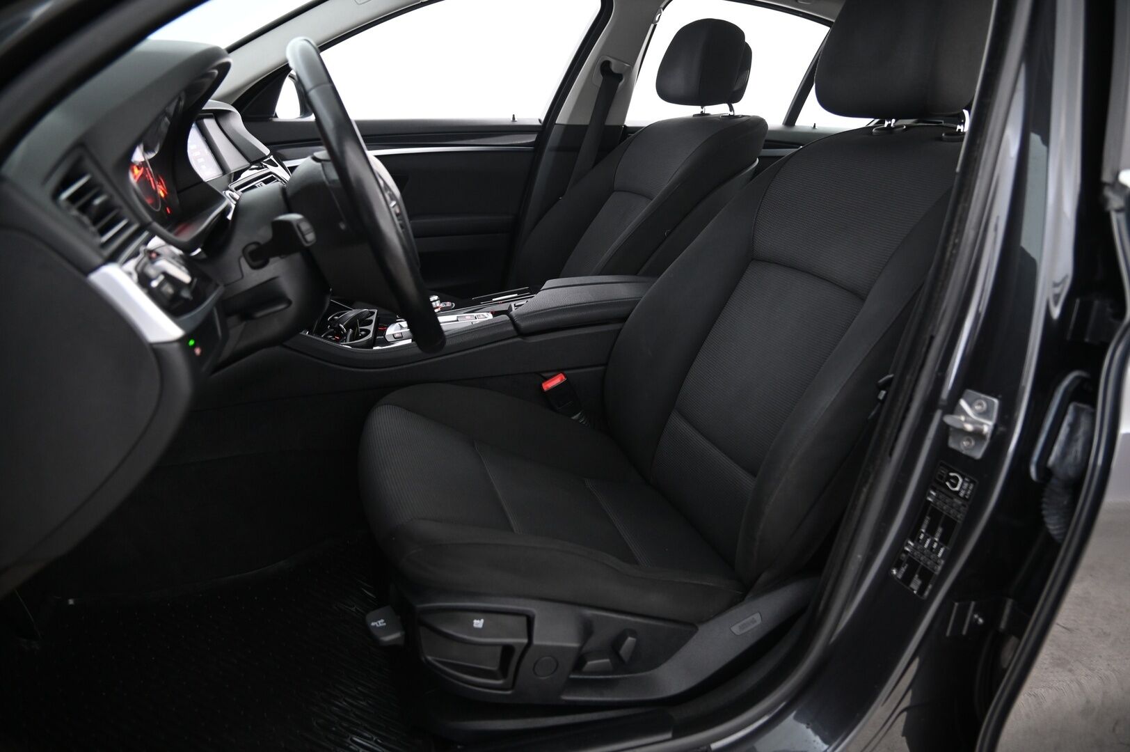 BMW 523 2011 A F10 Sedan *Adapt. Vakkari / Tutkat / Vetokoukku* - *Suomi-auto / Juuri tullut*