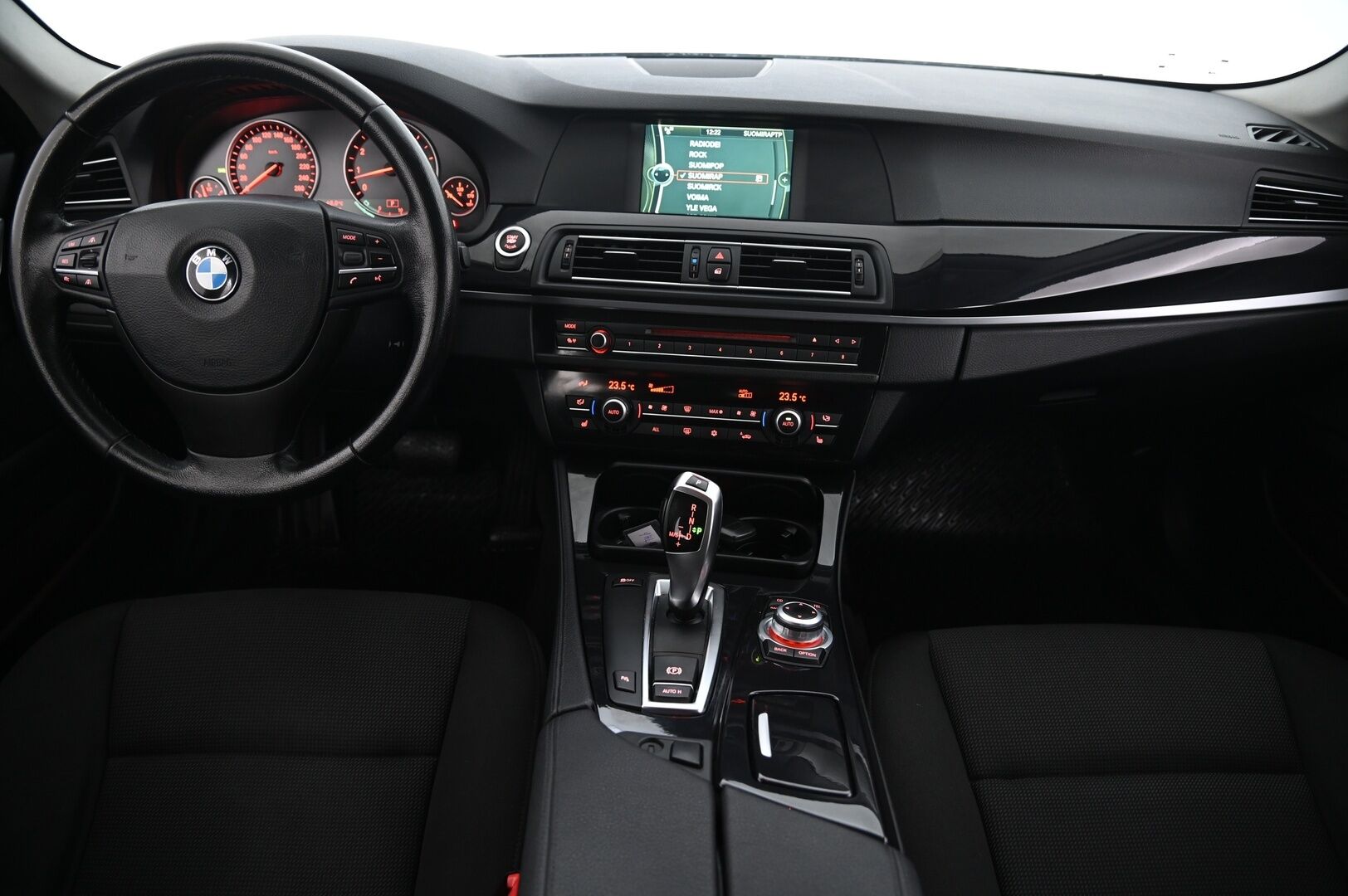 BMW 523 2011 A F10 Sedan *Adapt. Vakkari / Tutkat / Vetokoukku* - *Suomi-auto / Juuri tullut*