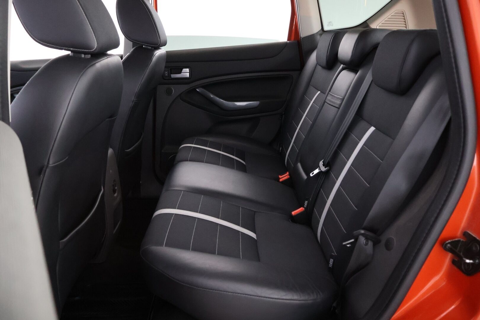Ford Kuga 2011 2,0 TDCi 163 hv DPF PowerShift 4WD Titanium A6 5-ovinen - YritysOutlet - Myydään vain yrityksille - Suomi-auto | Webasto | Vakkari | Vetokoukku | Lämmitettävä Tuulilasi!