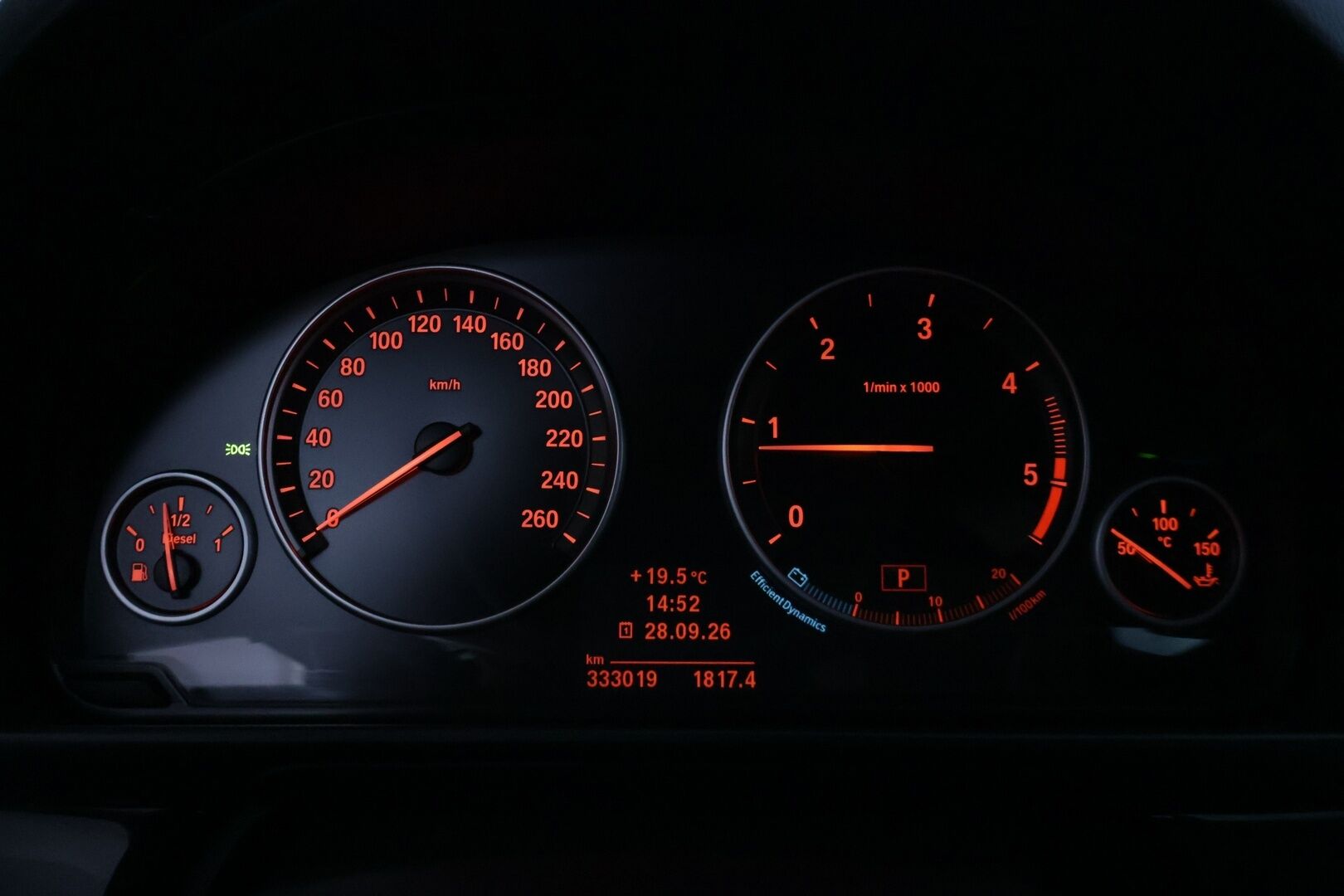 BMW 520 2011 A F11 Touring Business - | Vakkari | Tutkat edessä ja takana | Sporttipenkit | Vetokoukku | 2x renkaat |