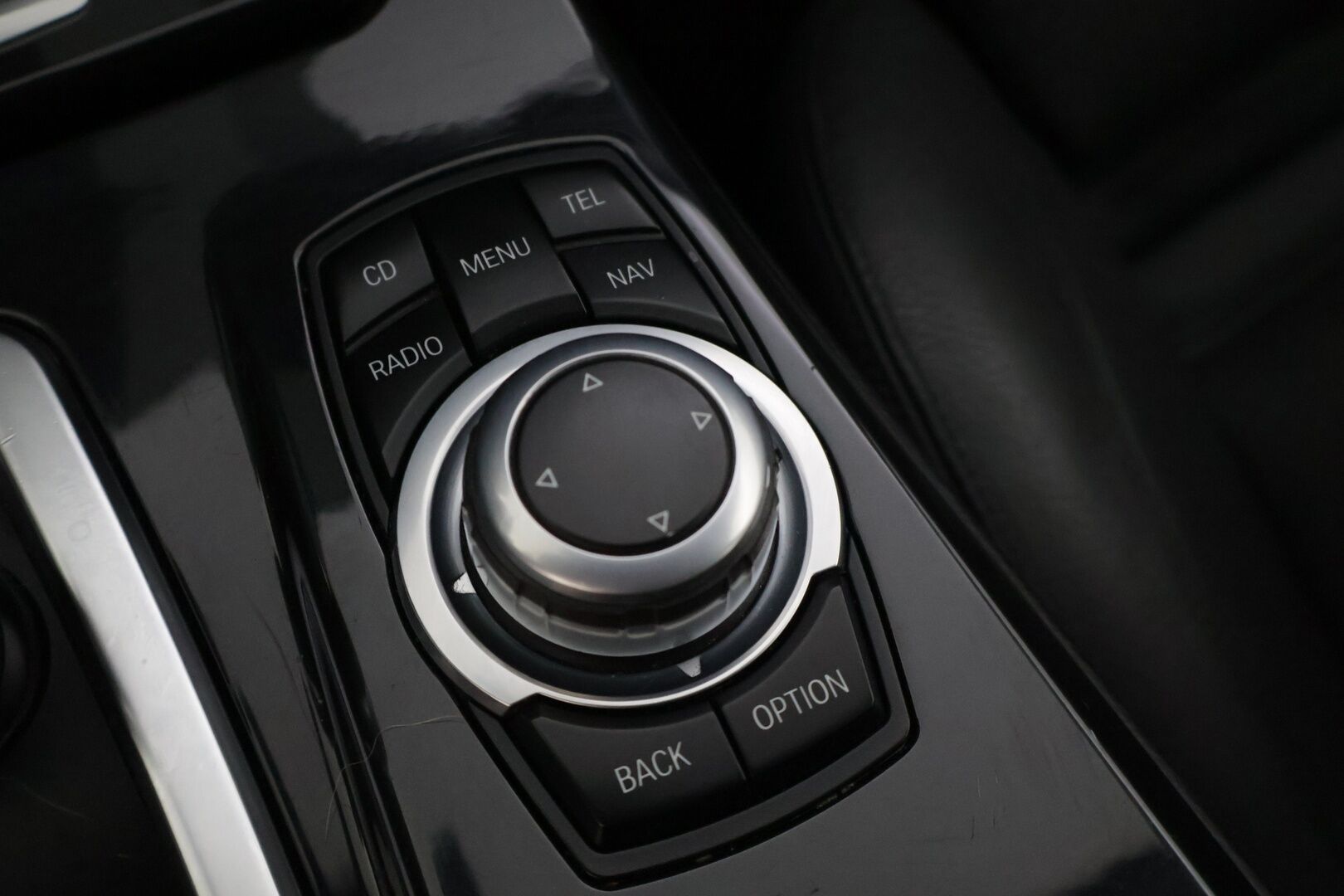 BMW 520 2011 A F11 Touring Business - | Vakkari | Tutkat edessä ja takana | Sporttipenkit | Vetokoukku | 2x renkaat |