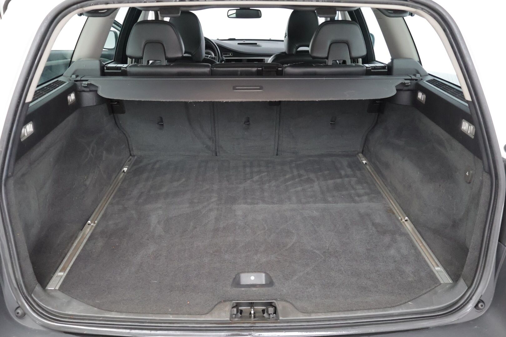 Volvo XC70 2011 D5 AWD Summum aut * Webasto / Nahkasisusta / Muisti Penkki / Vakkari / Koukku / Suomi-Auto * - * Suomi Volvo parhaalla Summum varustetasolla ja erinomaisella huoltohistorialla! *