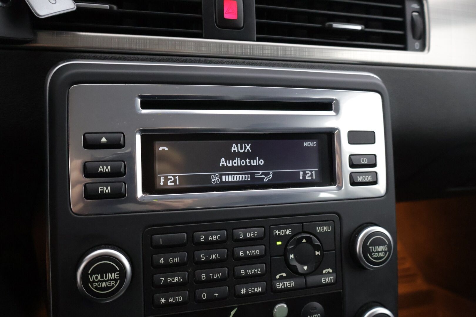 Volvo XC70 2011 D5 AWD Summum aut * Webasto / Nahkasisusta / Muisti Penkki / Vakkari / Koukku / Suomi-Auto * - * Suomi Volvo parhaalla Summum varustetasolla ja erinomaisella huoltohistorialla! *