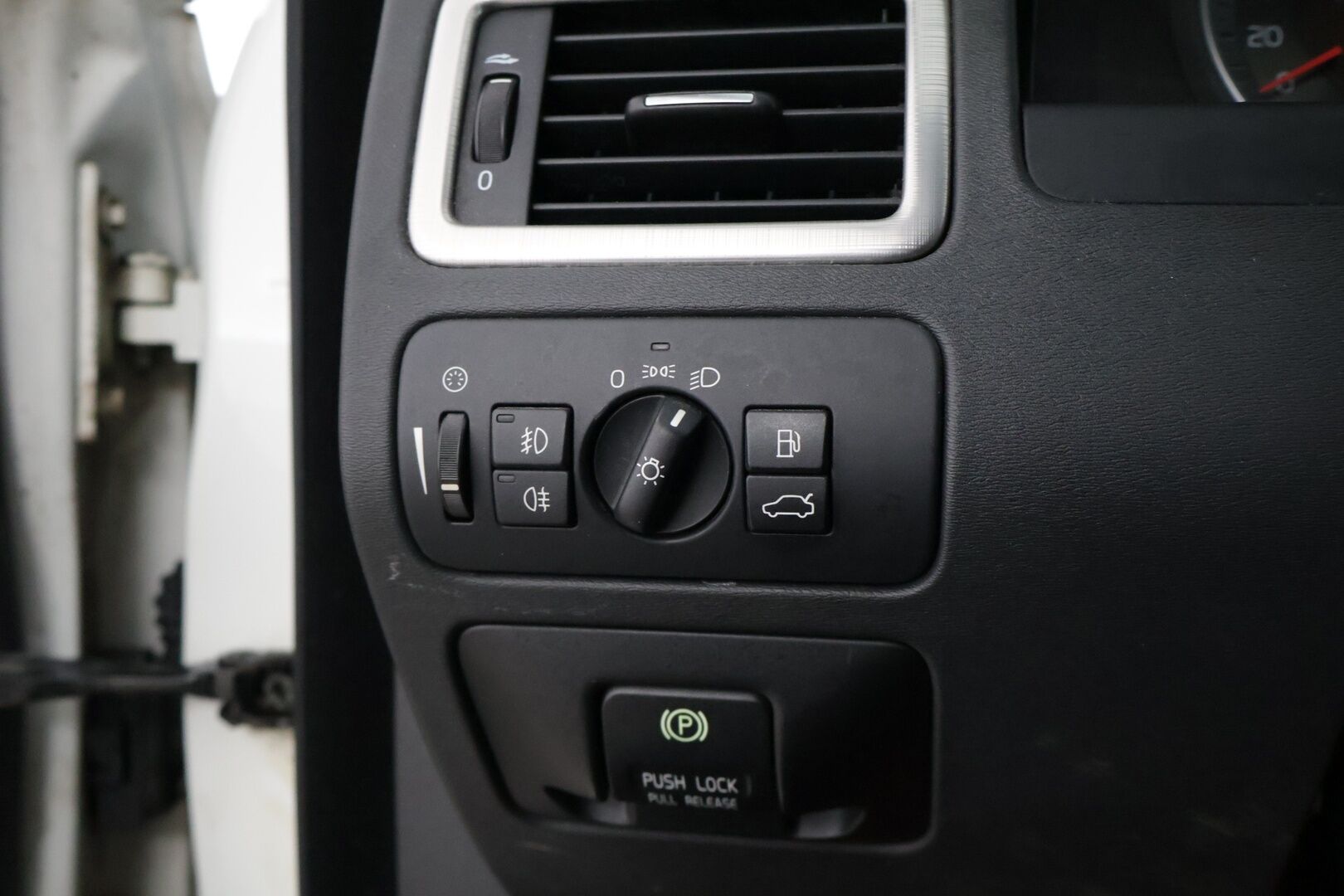 Volvo XC70 2011 D5 AWD Summum aut * Webasto / Nahkasisusta / Muisti Penkki / Vakkari / Koukku / Suomi-Auto * - * Suomi Volvo parhaalla Summum varustetasolla ja erinomaisella huoltohistorialla! *