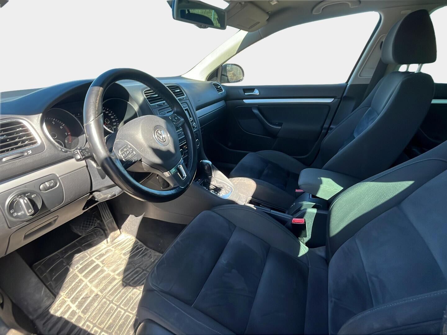 Volkswagen Golf 2011 Variant Highline 1,4 TSI 90 kW (122 hv) DSG-automaatti / *Yritys outlet - Myydään vain yrityksille!* - *Yritys outlet - Myydään vain yrityksille!* Lohkolämmitin sisäpistokkeella / Tutkat eteen ja taakse / Ilmastointi