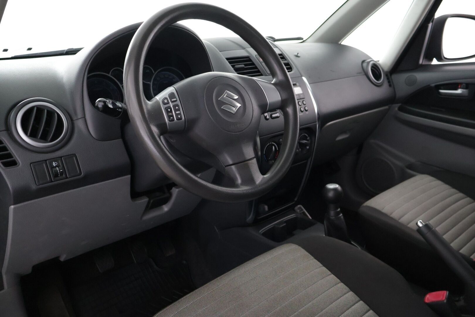 Suzuki SX4 2012 1,6 VVT 4WD X-OVER 5D - Lohkolämmitin | Vetokoukku | 4wd | Suomi-auto 1-omistajalta!