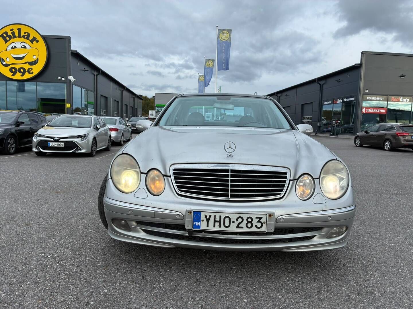 Mercedes-Benz E 2003 E 320 Sedan *Myydään huutokaupat.com* - Nahat kuskin muistilla | Panorama | Navigointi | Kahdet renkaat vanteilla
