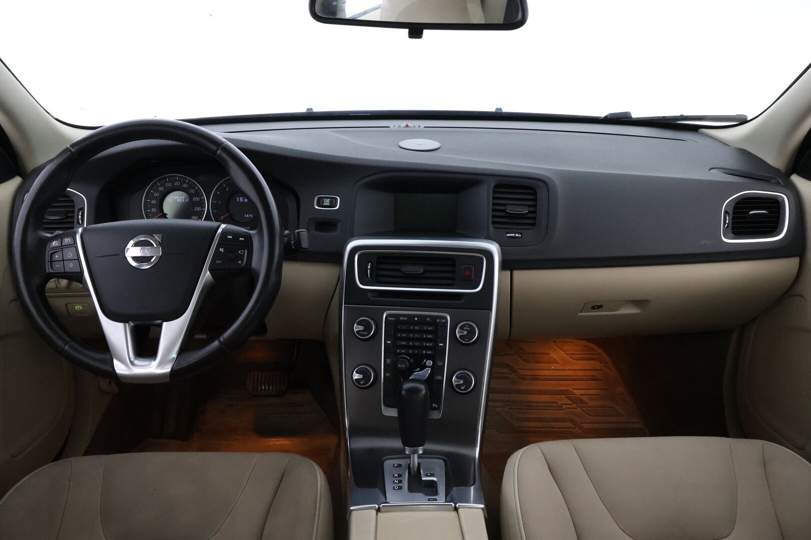 Volvo S60 2011 D3 Momentum Business aut * Suomiauto / Kauko Webasto / Vetokoukku / Vaaleat Puolinahat / Xenon / Vakkari - Juuri katsastettu / Jakopää juuri tehty / Siisti!