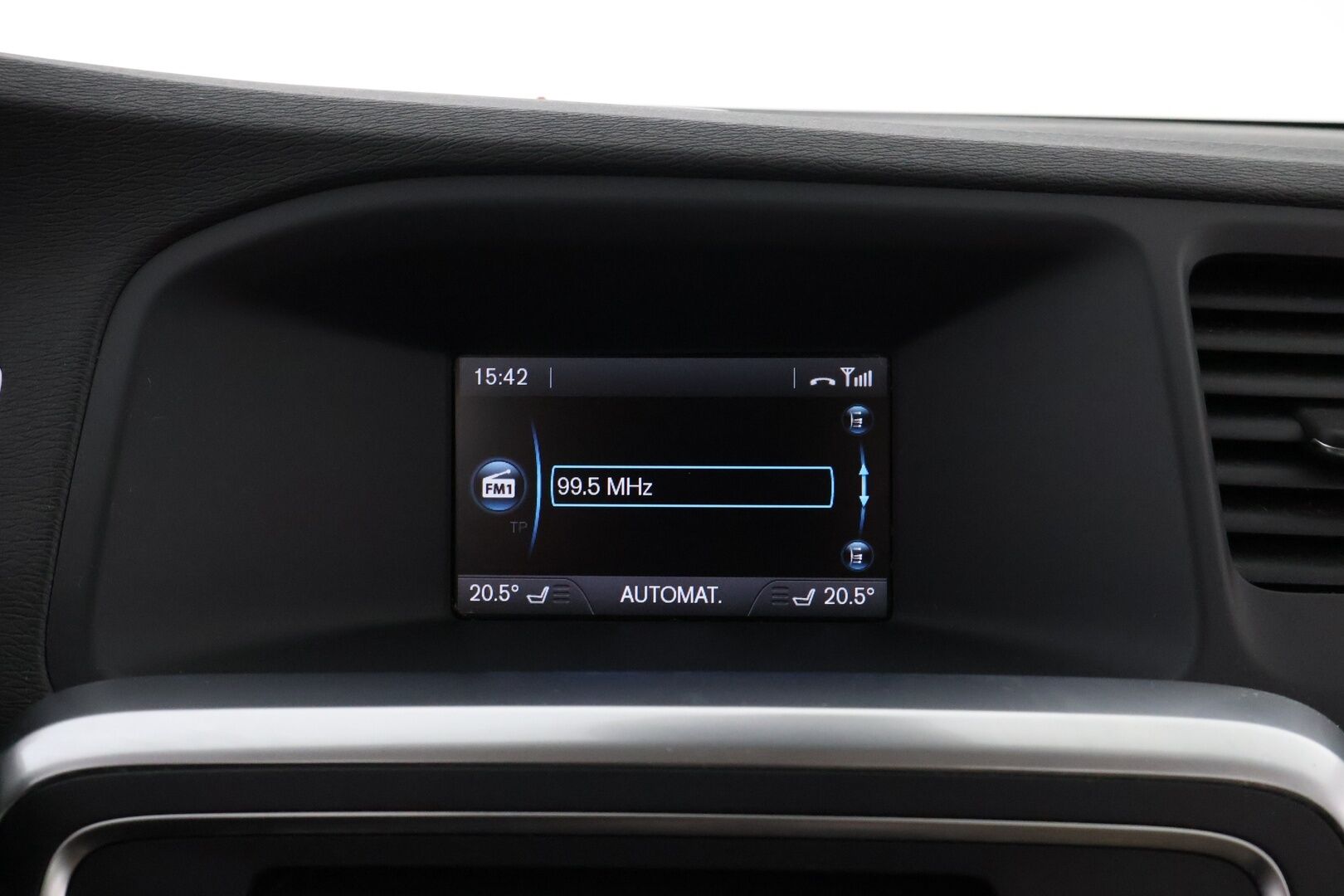 Volvo S60 2011 D3 Momentum Business aut * Suomiauto / Kauko Webasto / Vetokoukku / Vaaleat Puolinahat / Xenon / Vakkari - Juuri katsastettu / Jakopää juuri tehty / Siisti!